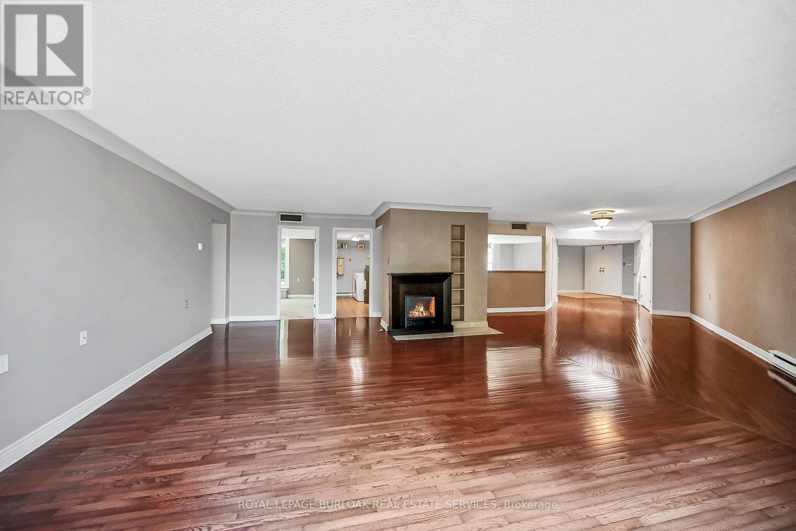 












PH1 - 150 WILSON STREET W

,
Hamilton,




Ontario
L9G4E7

