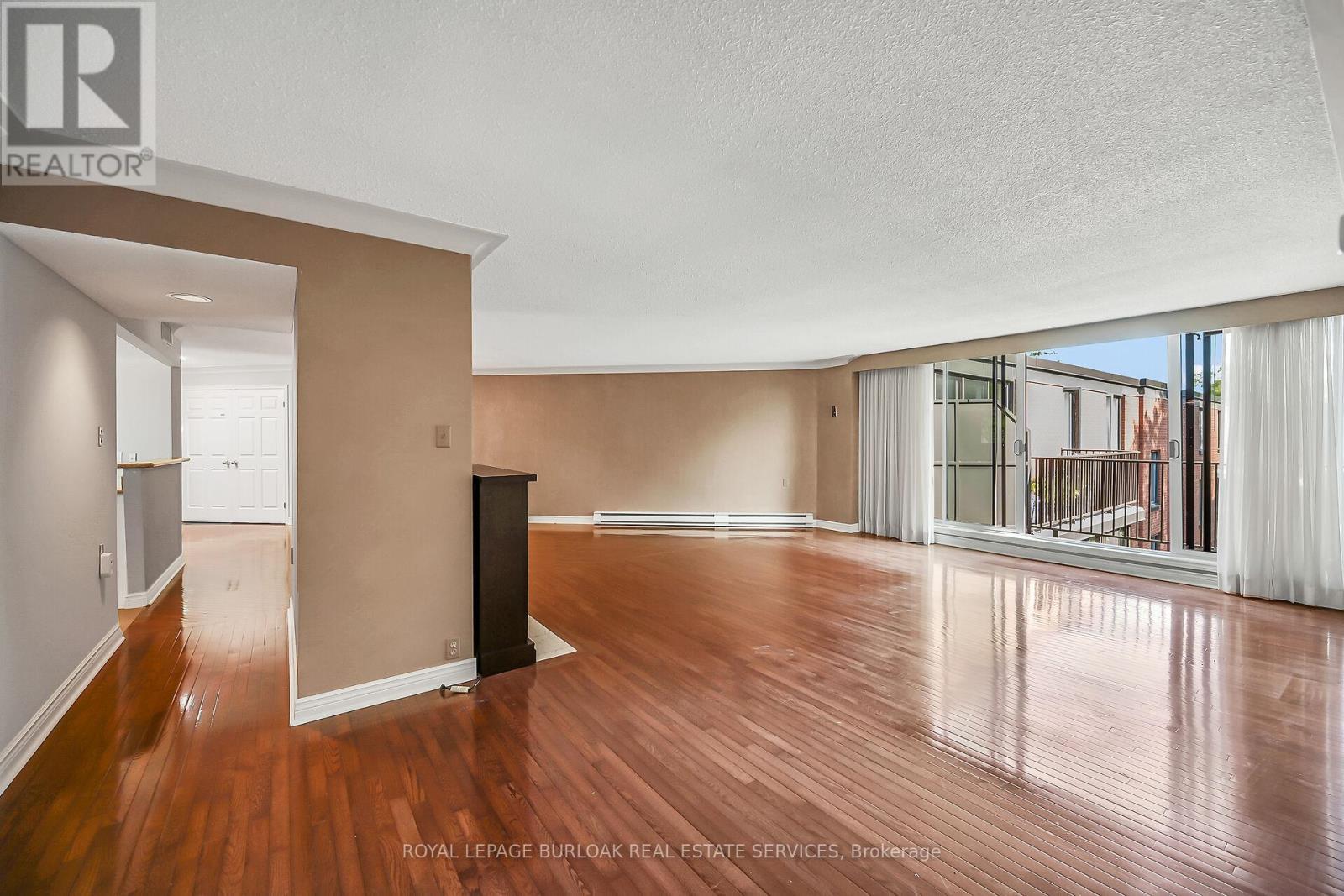 












PH1 - 150 WILSON STREET W

,
Hamilton,




Ontario
L9G4E7

