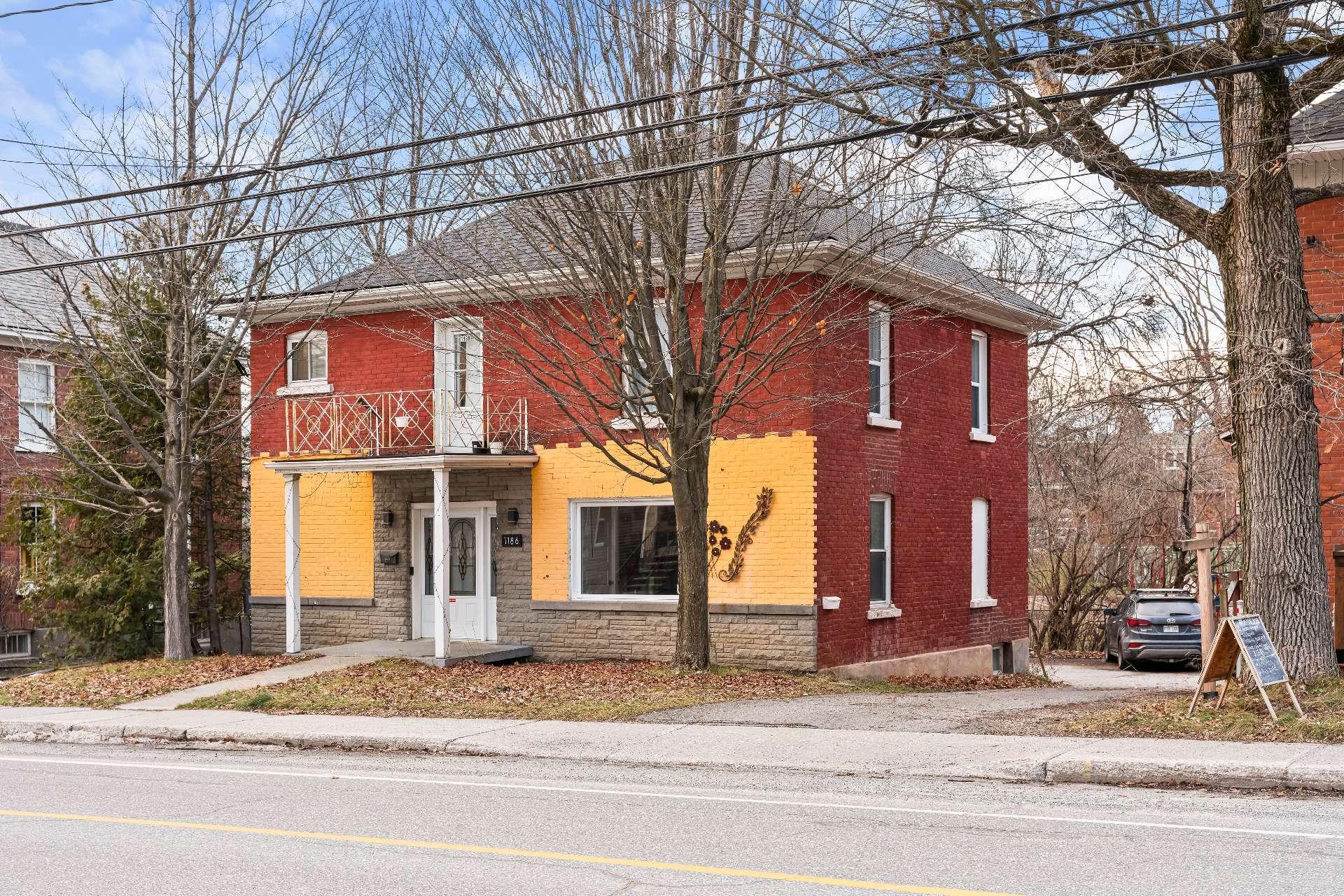 









1186

 - 1188


Rue Belvédère S.

,
Sherbrooke (Les Nations),




QC
J1H4C7

