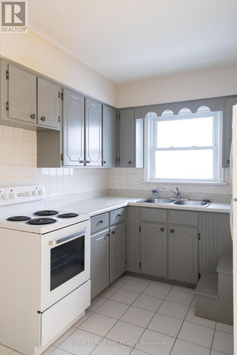 












5905 VALLEY WAY

,
Niagara Falls (Stamford),




Ontario
L2E1X9

