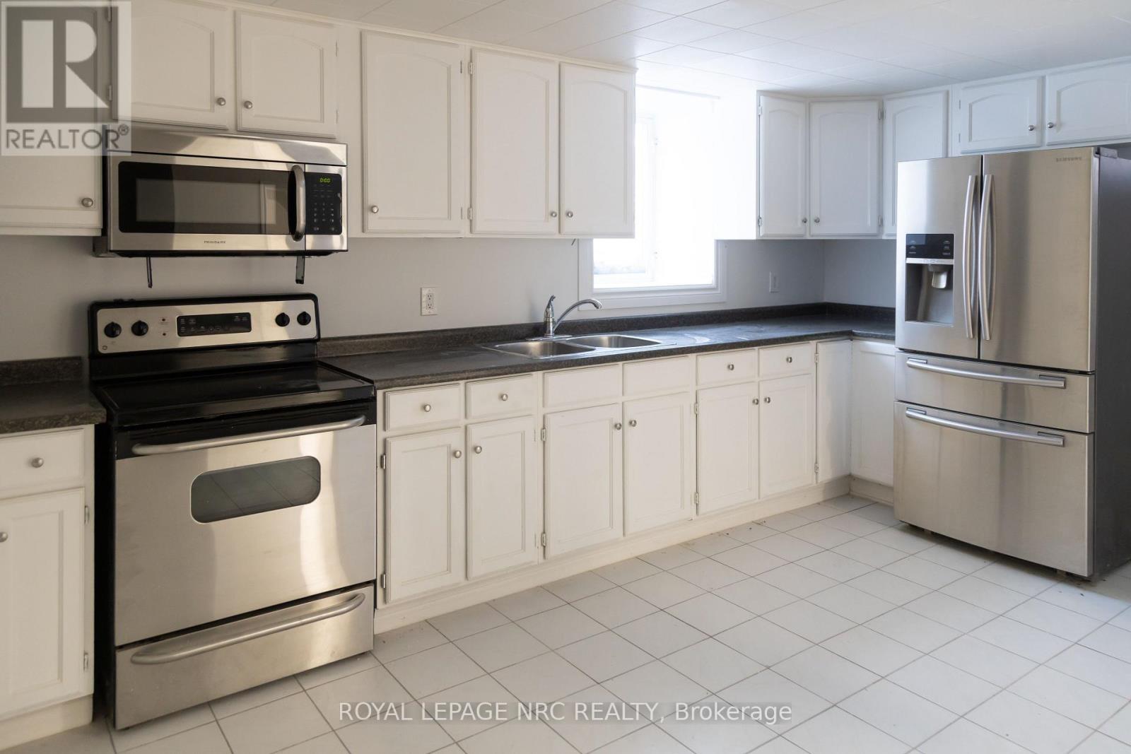 












5905 VALLEY WAY

,
Niagara Falls (Stamford),




Ontario
L2E1X9

