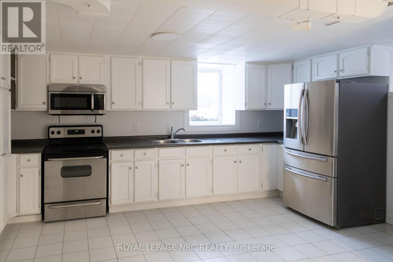 












5905 VALLEY WAY

,
Niagara Falls (Stamford),




Ontario
L2E1X9

