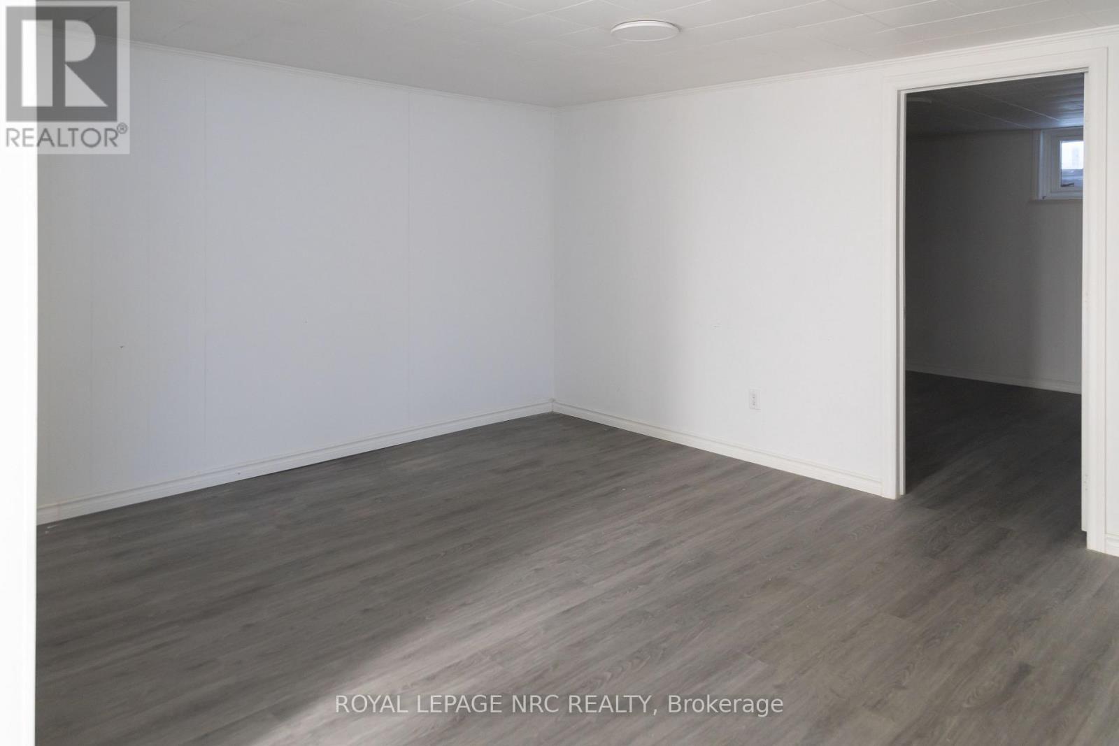 












5905 VALLEY WAY

,
Niagara Falls (Stamford),




Ontario
L2E1X9

