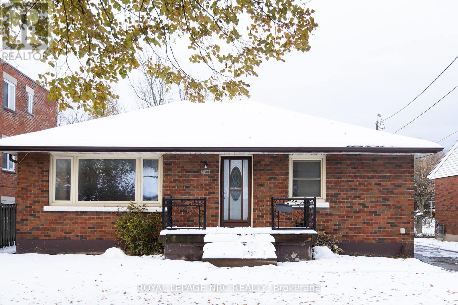 












5905 VALLEY WAY

,
Niagara Falls (Stamford),




Ontario
L2E1X9

