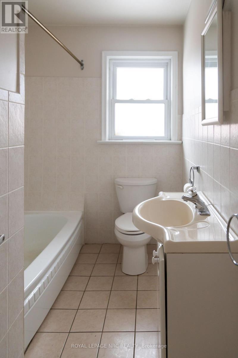 












5905 VALLEY WAY

,
Niagara Falls (Stamford),




Ontario
L2E1X9

