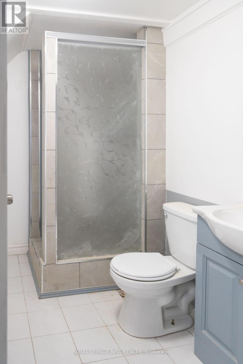 












5905 VALLEY WAY

,
Niagara Falls (Stamford),




Ontario
L2E1X9

