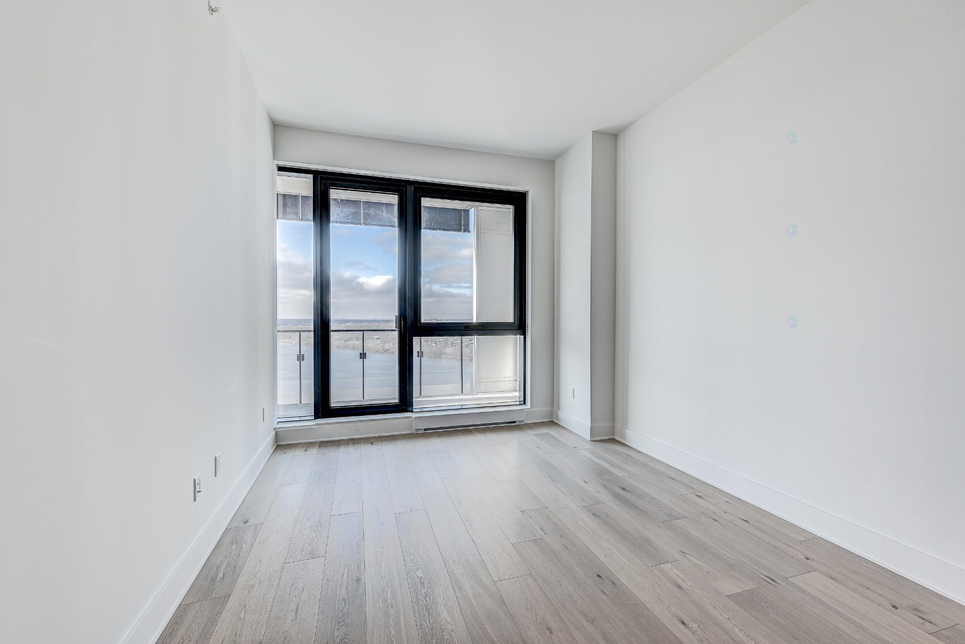 









1000


Rue André-Prévost

, 2706,
Montréal (Verdun/Île-des-Soeurs),




QC
H3E0G2

