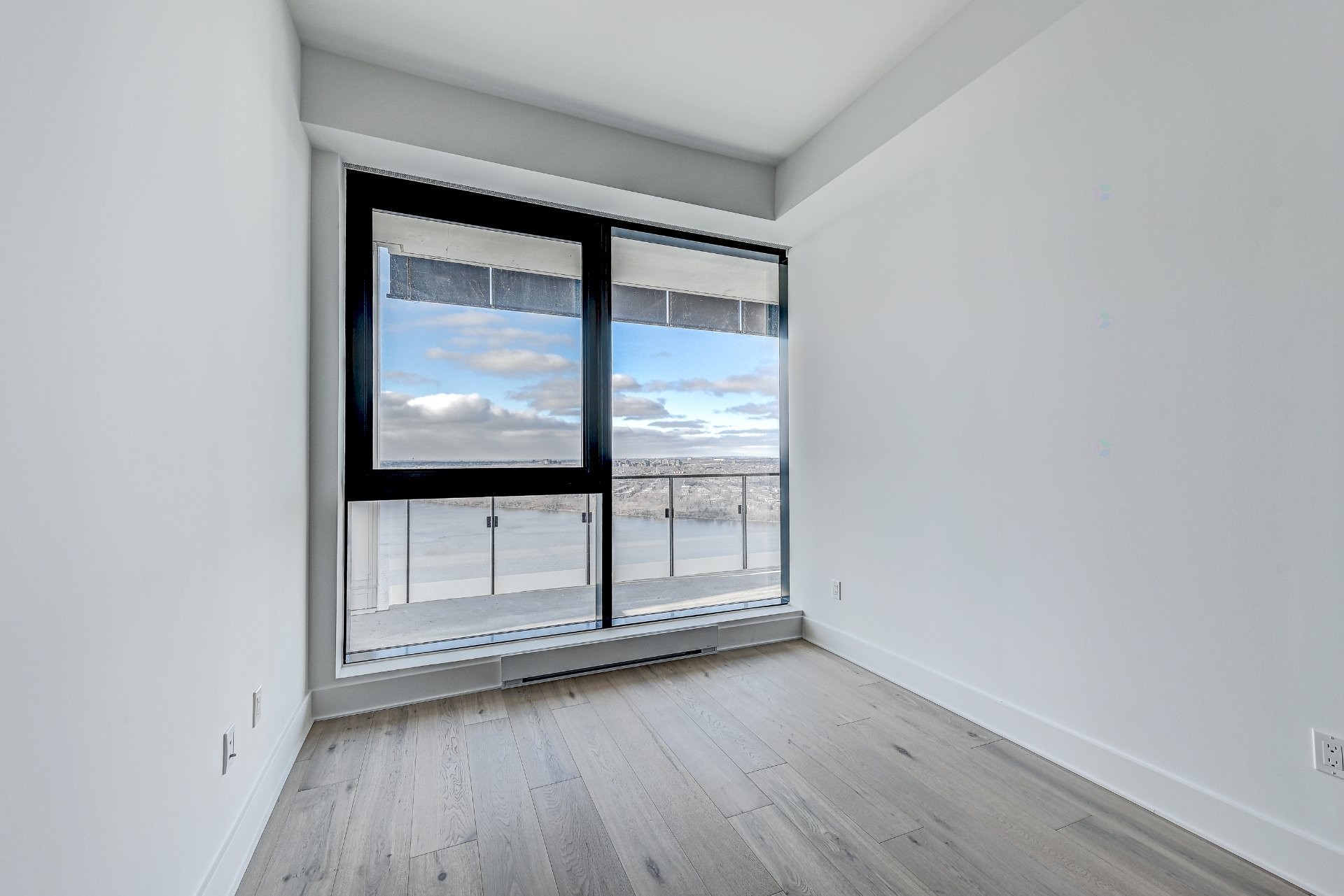 









1000


Rue André-Prévost

, 2706,
Montréal (Verdun/Île-des-Soeurs),




QC
H3E0G2

