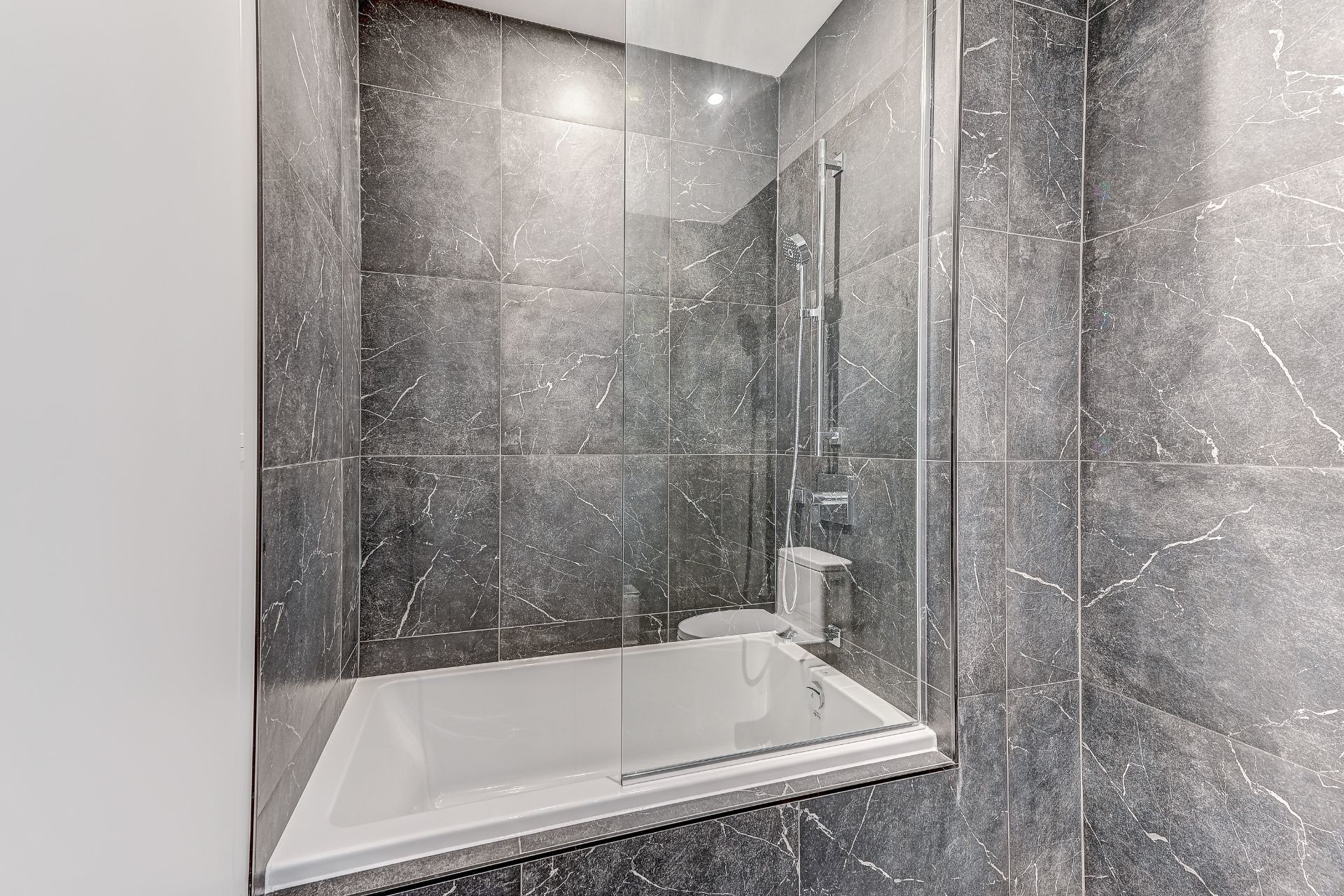 









1000


Rue André-Prévost

, 2706,
Montréal (Verdun/Île-des-Soeurs),




QC
H3E0G2

