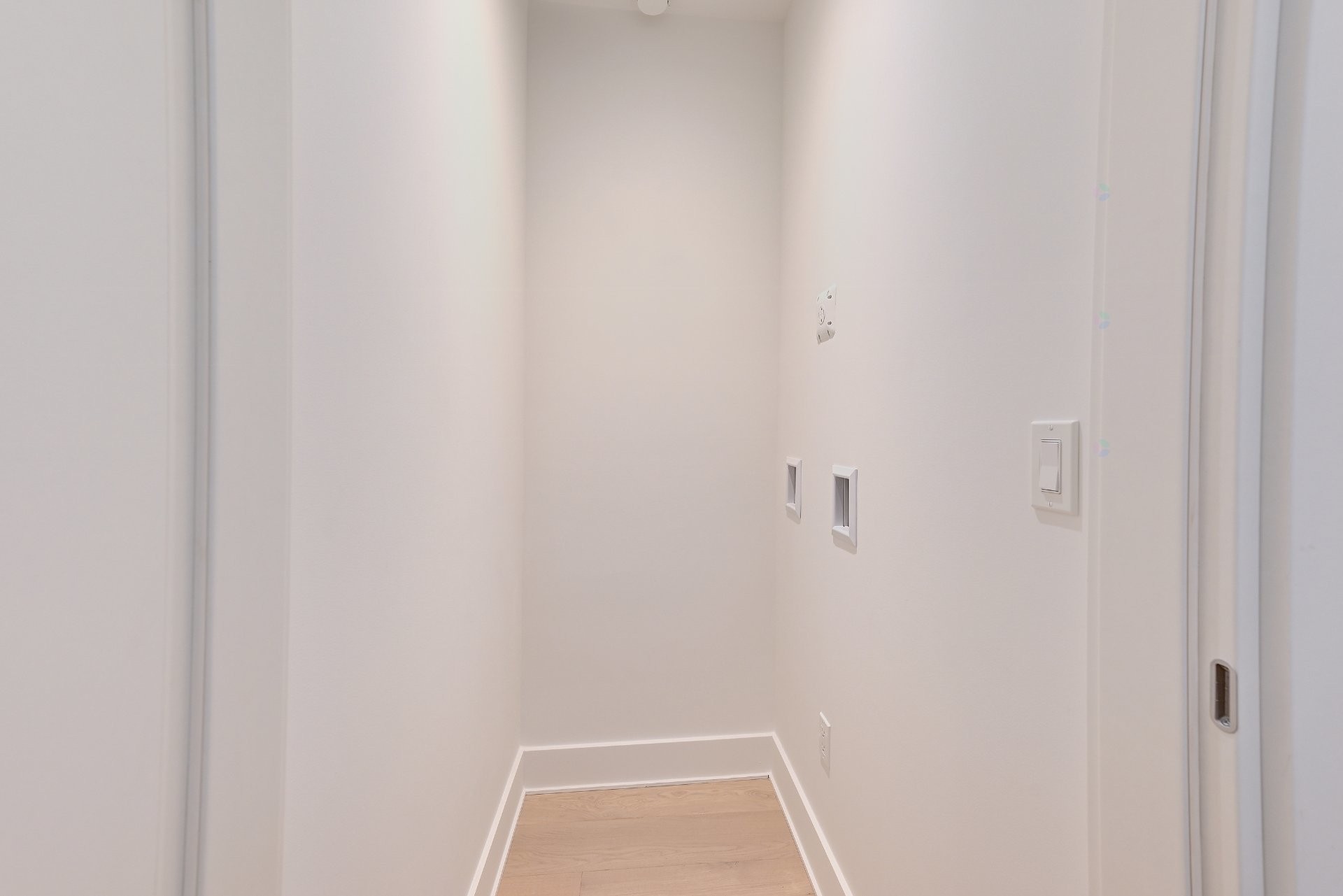 









1000


Rue André-Prévost

, 2706,
Montréal (Verdun/Île-des-Soeurs),




QC
H3E0G2

