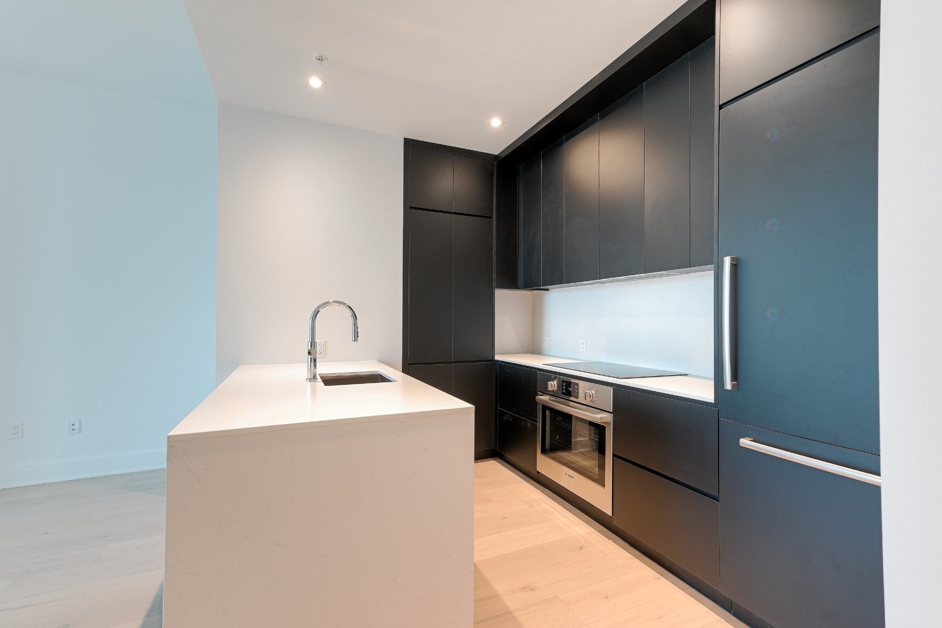 









1000


Rue André-Prévost

, 2706,
Montréal (Verdun/Île-des-Soeurs),




QC
H3E0G2

