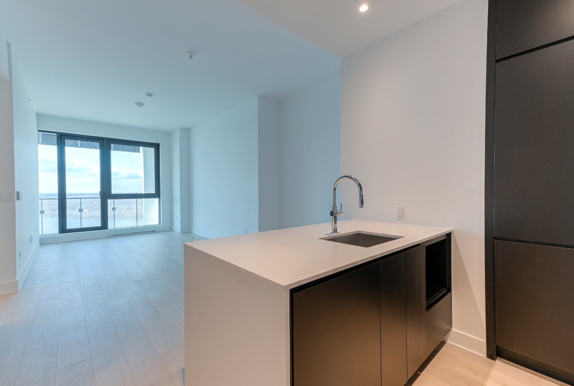 









1000


Rue André-Prévost

, 2706,
Montréal (Verdun/Île-des-Soeurs),




QC
H3E0G2

