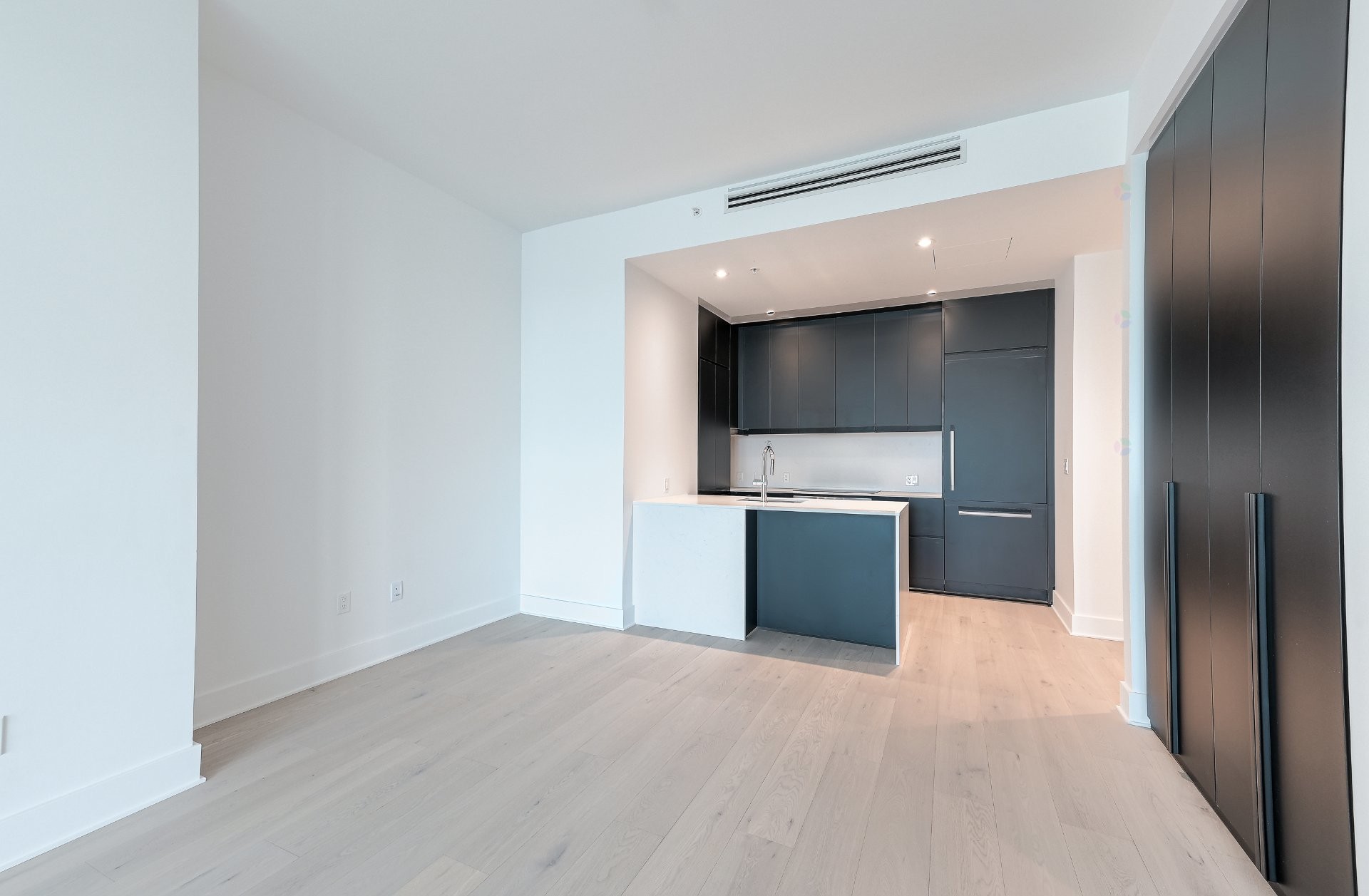 









1000


Rue André-Prévost

, 2706,
Montréal (Verdun/Île-des-Soeurs),




QC
H3E0G2

