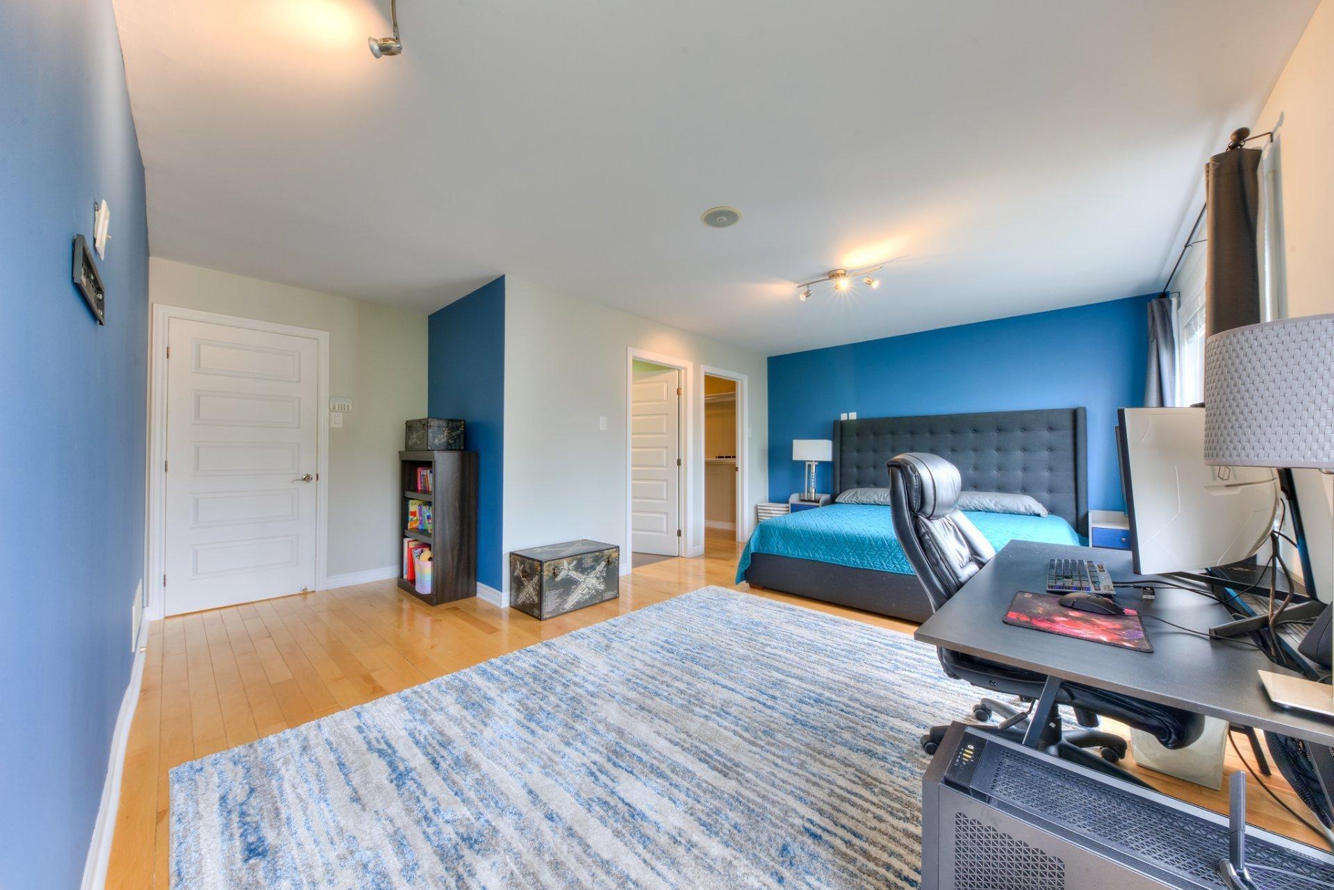 









699


Rue Pierre

,
Laval (Sainte-Dorothée),




QC
H7X3P4

