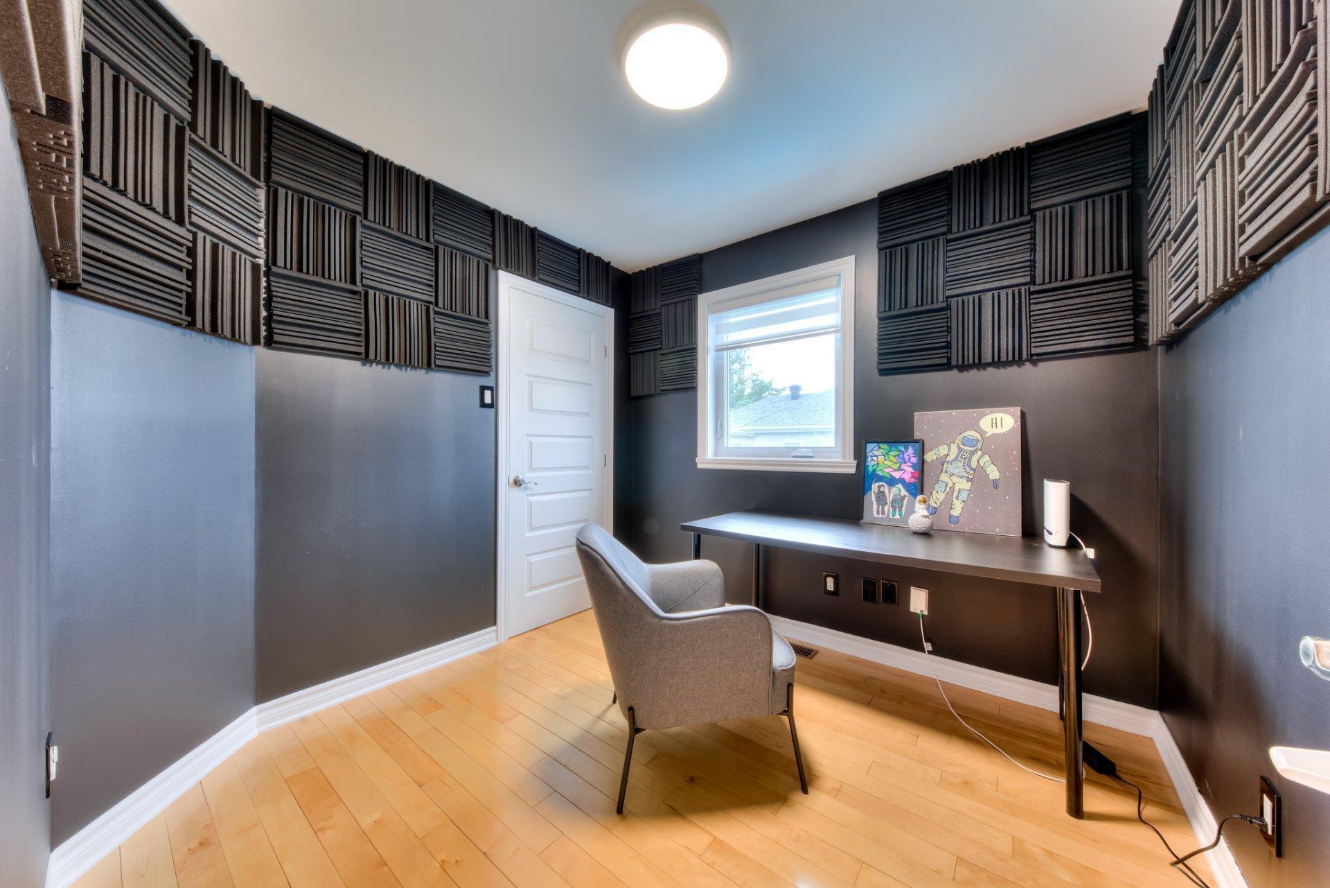 









699


Rue Pierre

,
Laval (Sainte-Dorothée),




QC
H7X3P4

