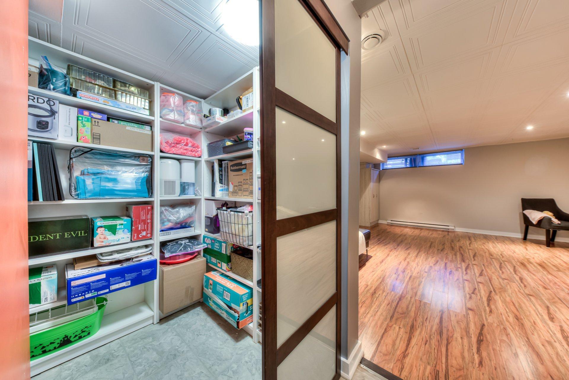 









699


Rue Pierre

,
Laval (Sainte-Dorothée),




QC
H7X3P4

