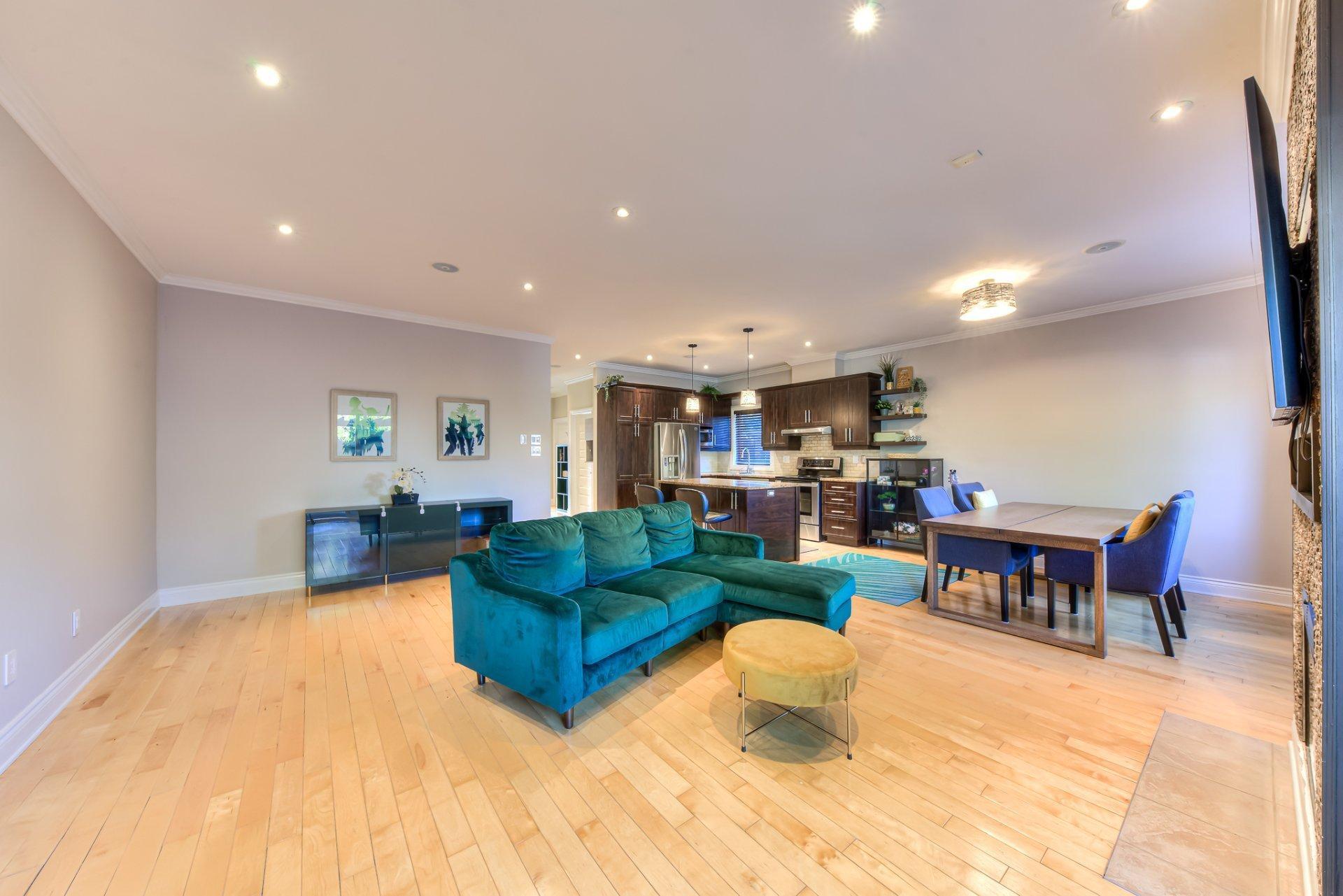 









699


Rue Pierre

,
Laval (Sainte-Dorothée),




QC
H7X3P4

