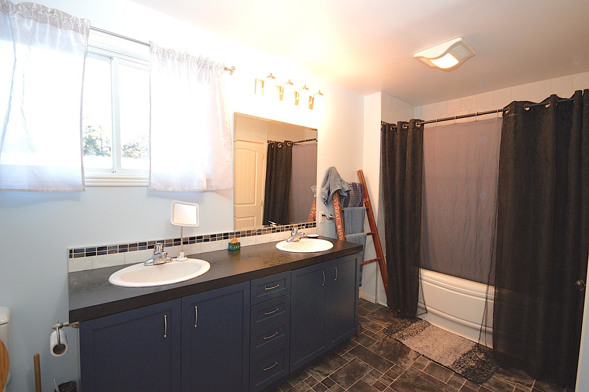 









591


Rue King

,
Mont-Blanc,




QC
J0T2G0

