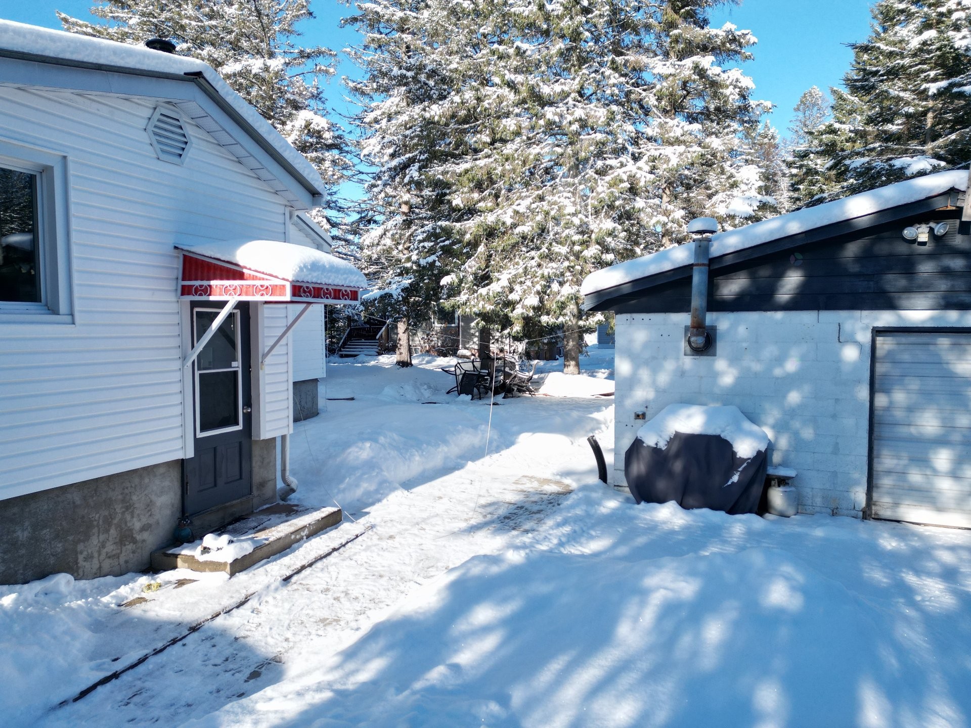 









591


Rue King

,
Mont-Blanc,




QC
J0T2G0

