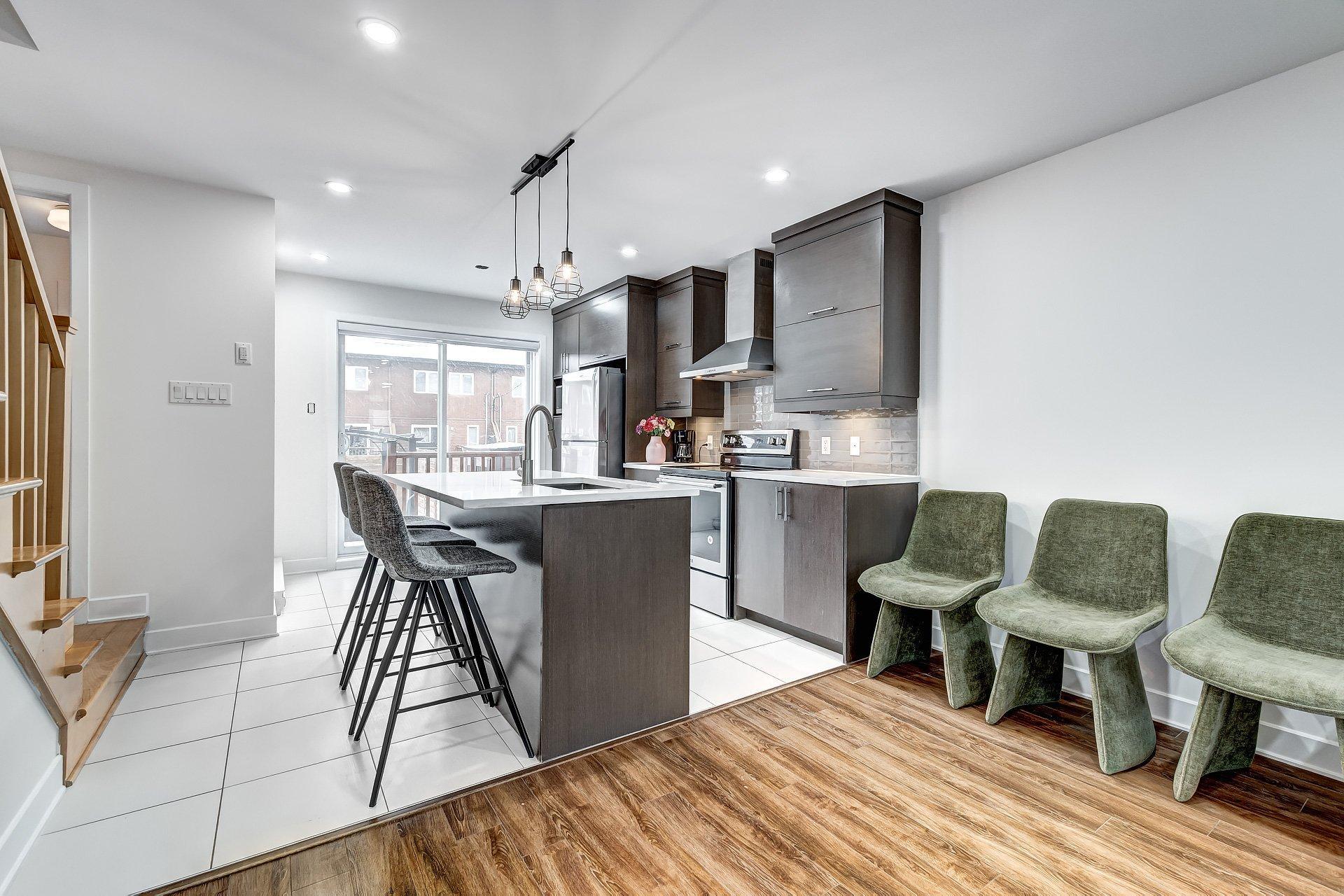 









345


Av. André-Chartrand

,
Vaudreuil-Dorion,




QC
J7V0M1

