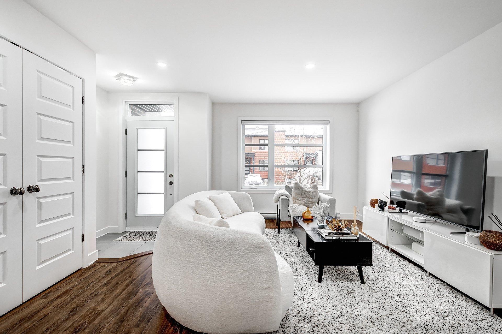 









345


Av. André-Chartrand

,
Vaudreuil-Dorion,




QC
J7V0M1

