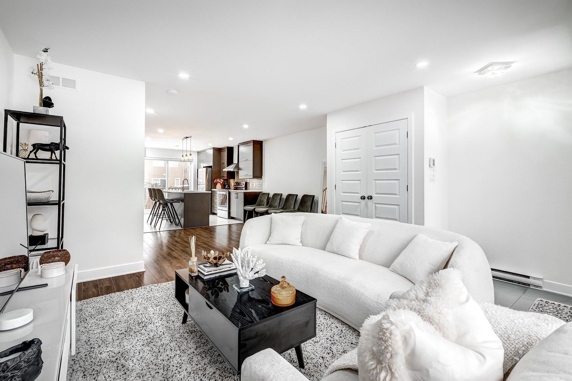 









345


Av. André-Chartrand

,
Vaudreuil-Dorion,




QC
J7V0M1

