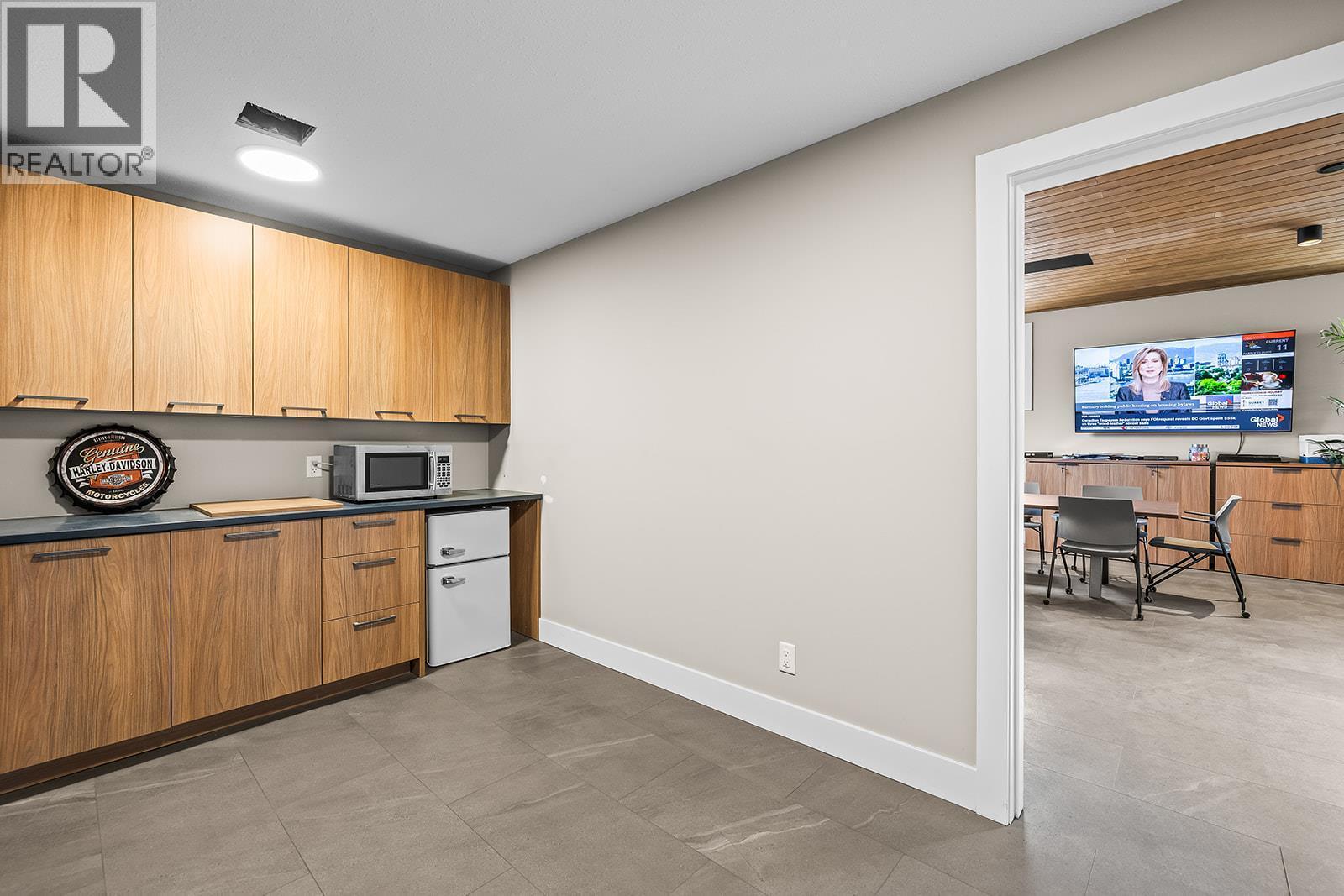 












1304, 1320, 1334 Industrial Road

,
West Kelowna,




British Columbia
V1Z1G5

