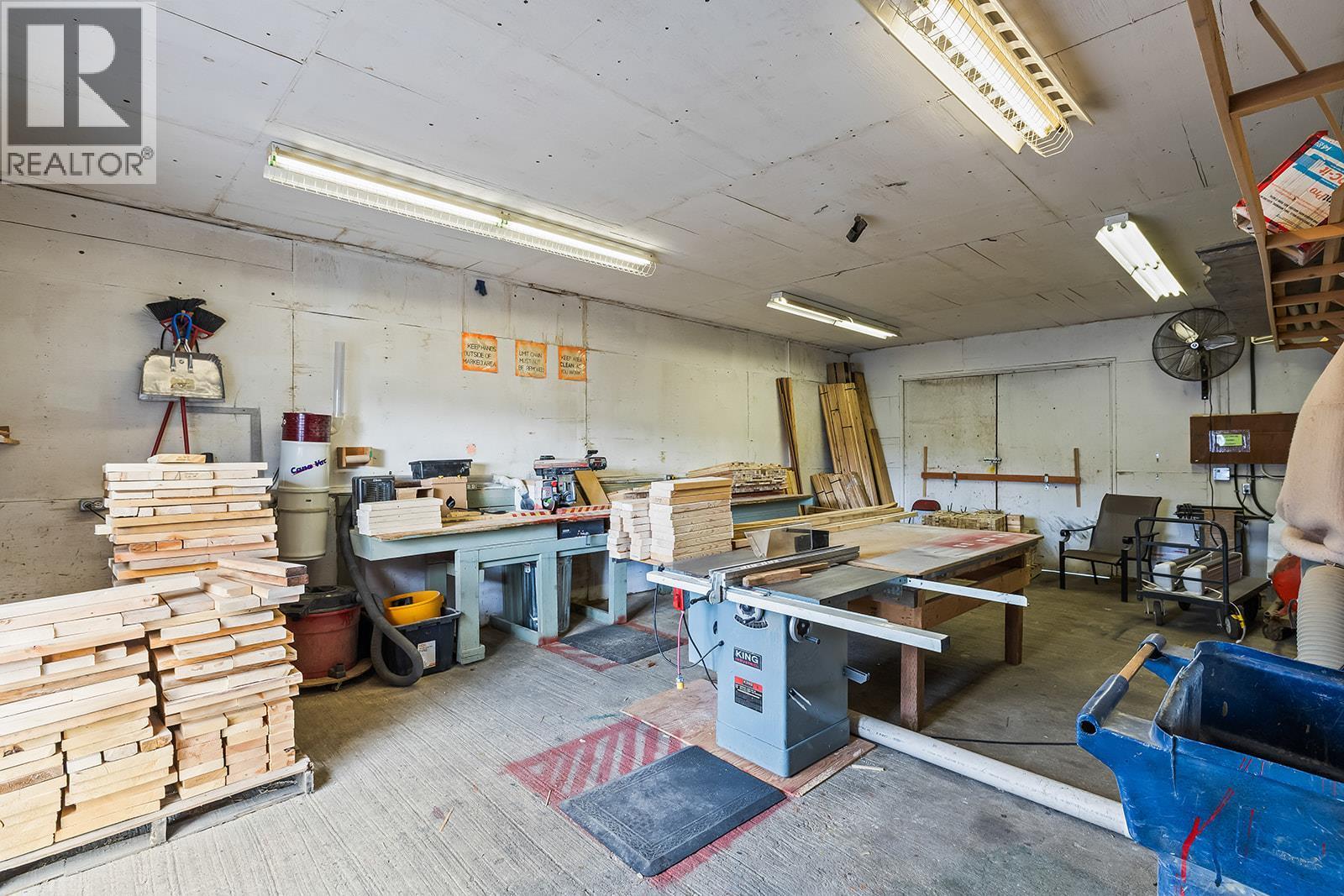 












1304, 1320, 1334 Industrial Road

,
West Kelowna,




British Columbia
V1Z1G5

