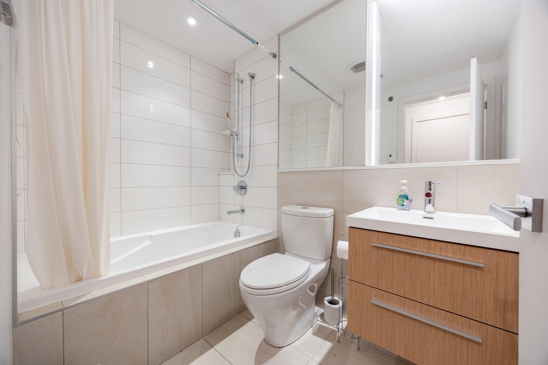 









1265


Rue Lambert-Closse

, 411,
Montréal (Ville-Marie),




QC
H3H1Z4

