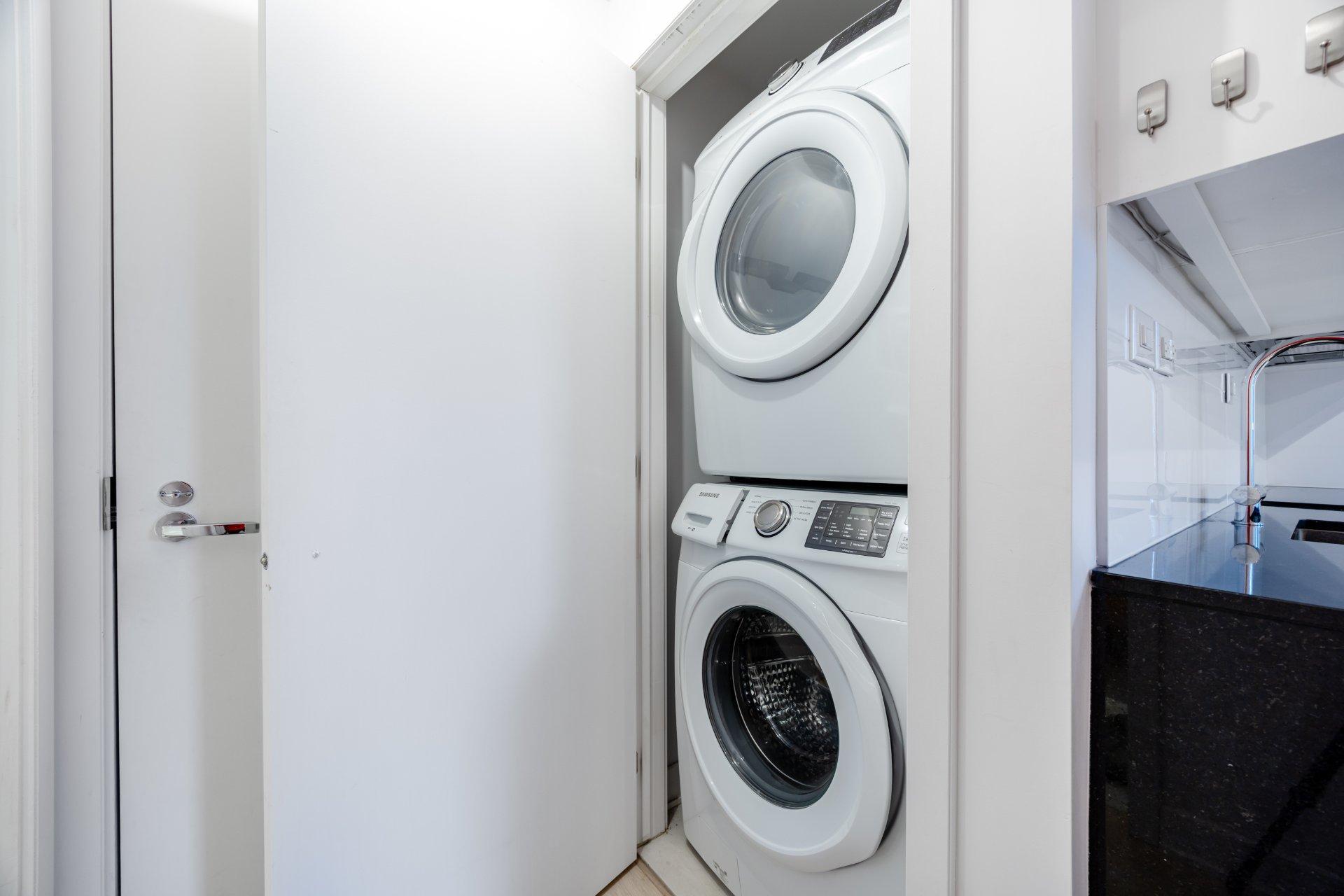 









1265


Rue Lambert-Closse

, 411,
Montréal (Ville-Marie),




QC
H3H1Z4

