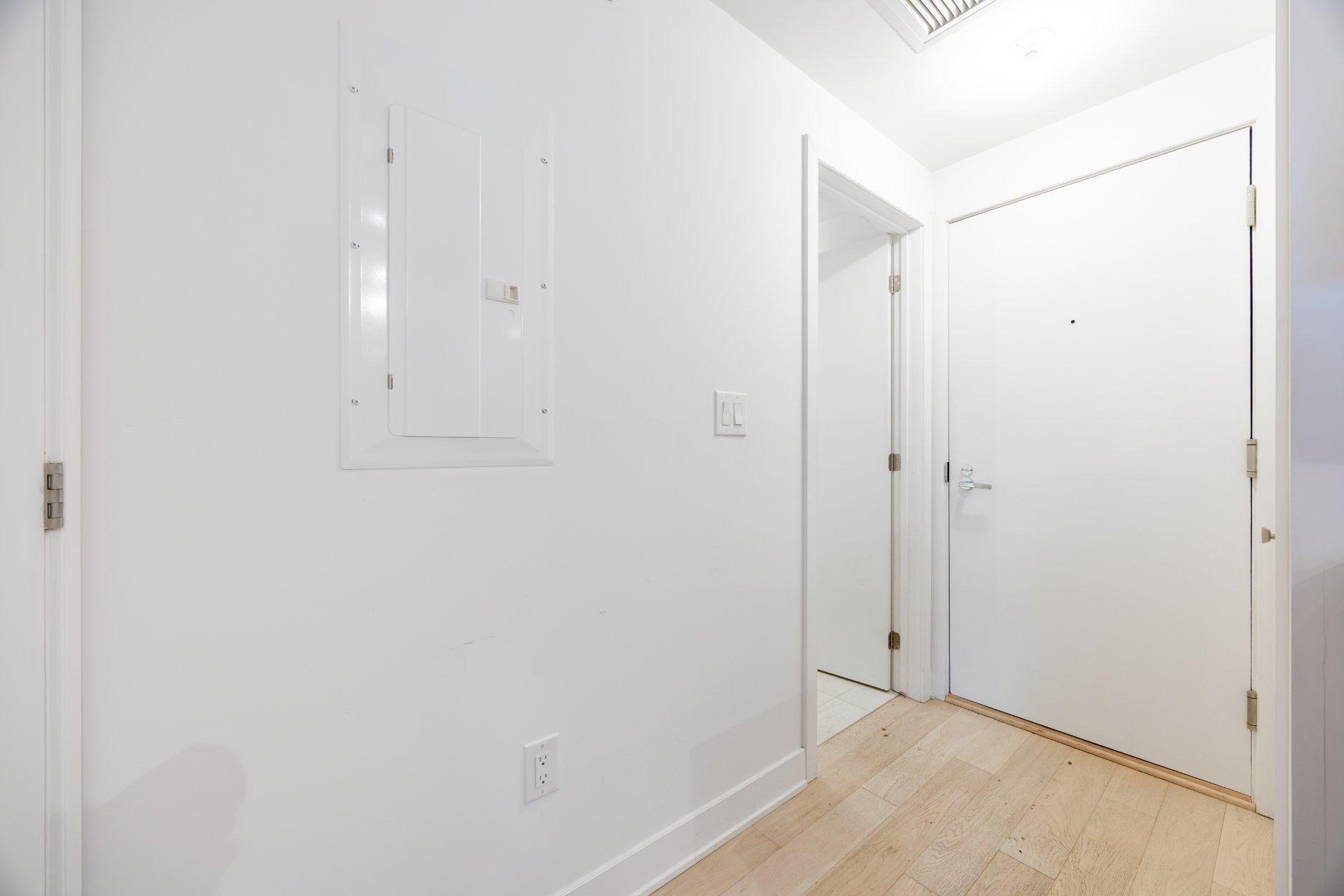 









1265


Rue Lambert-Closse

, 411,
Montréal (Ville-Marie),




QC
H3H1Z4

