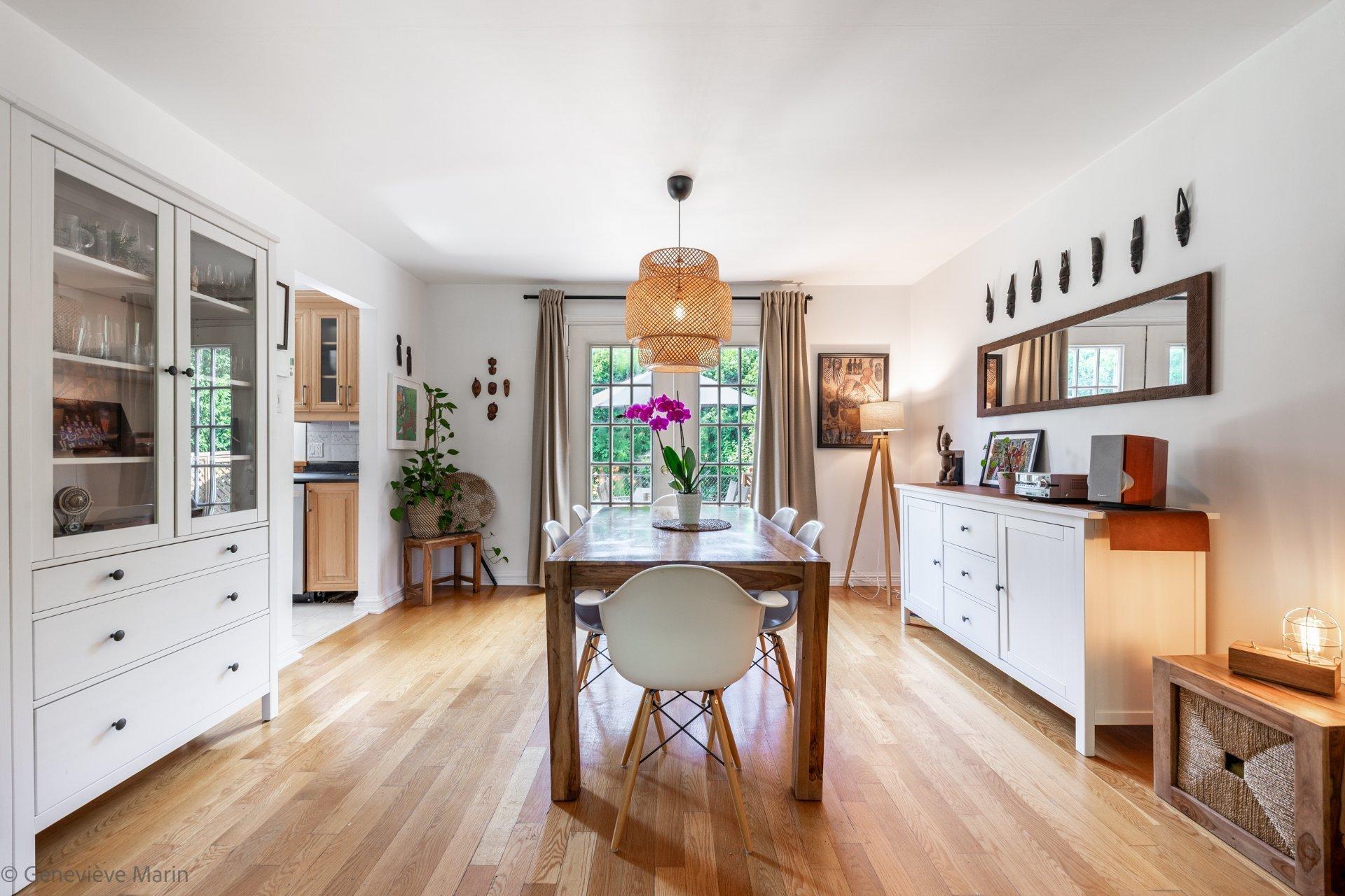 









281


Rue Beaumont E.

,
Saint-Bruno-de-Montarville,




QC
J3V2P8

