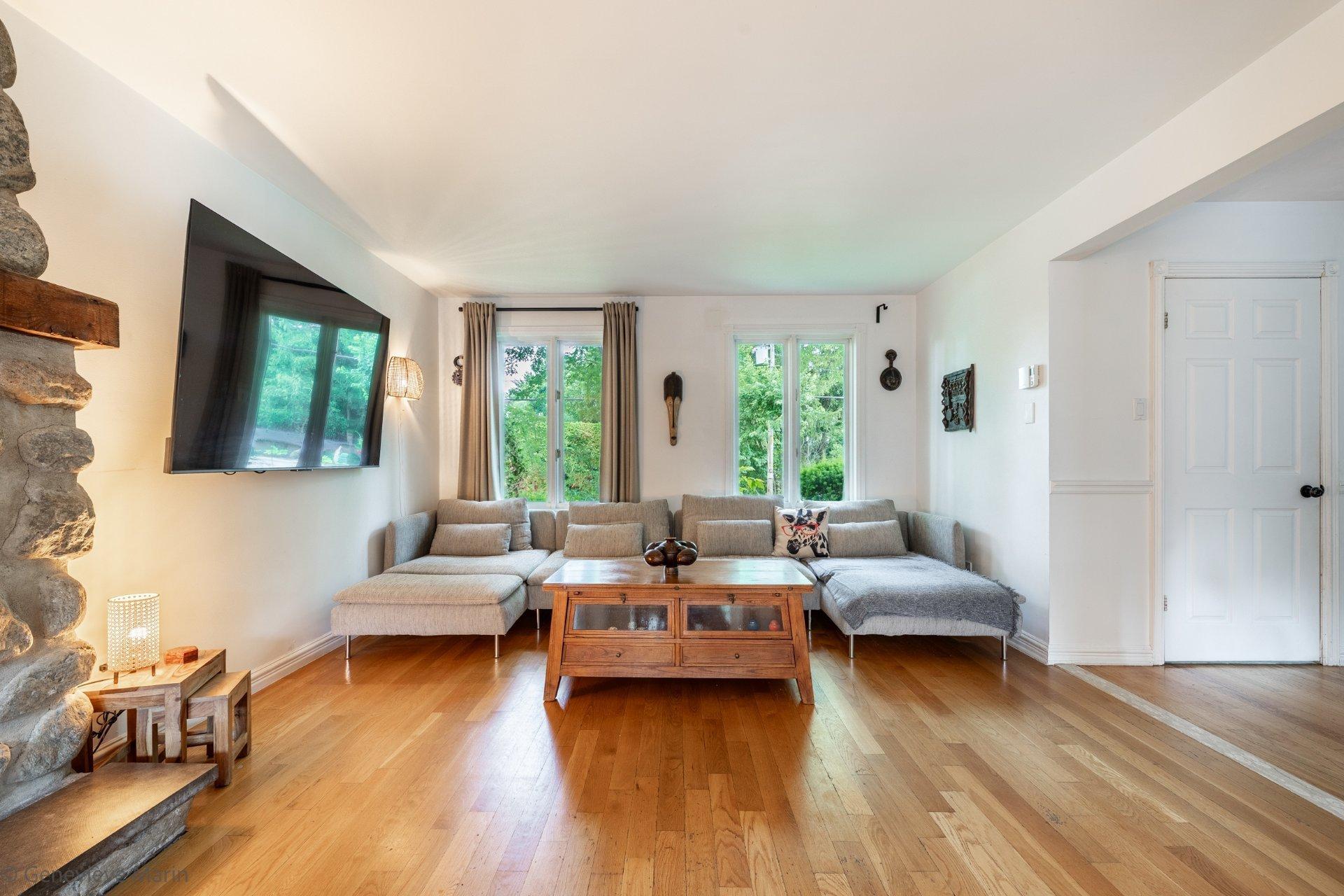 









281


Rue Beaumont E.

,
Saint-Bruno-de-Montarville,




QC
J3V2P8

