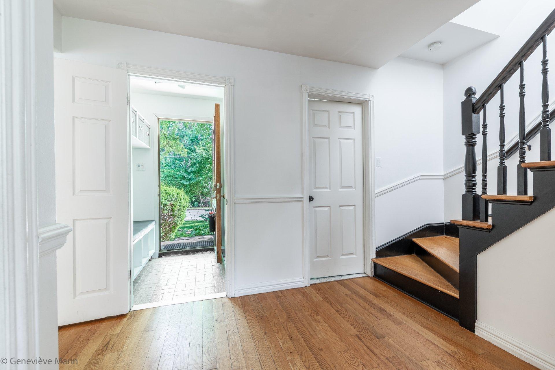 









281


Rue Beaumont E.

,
Saint-Bruno-de-Montarville,




QC
J3V2P8

