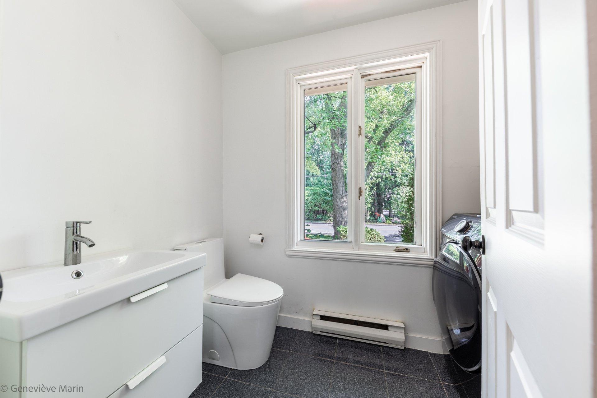 









281


Rue Beaumont E.

,
Saint-Bruno-de-Montarville,




QC
J3V2P8

