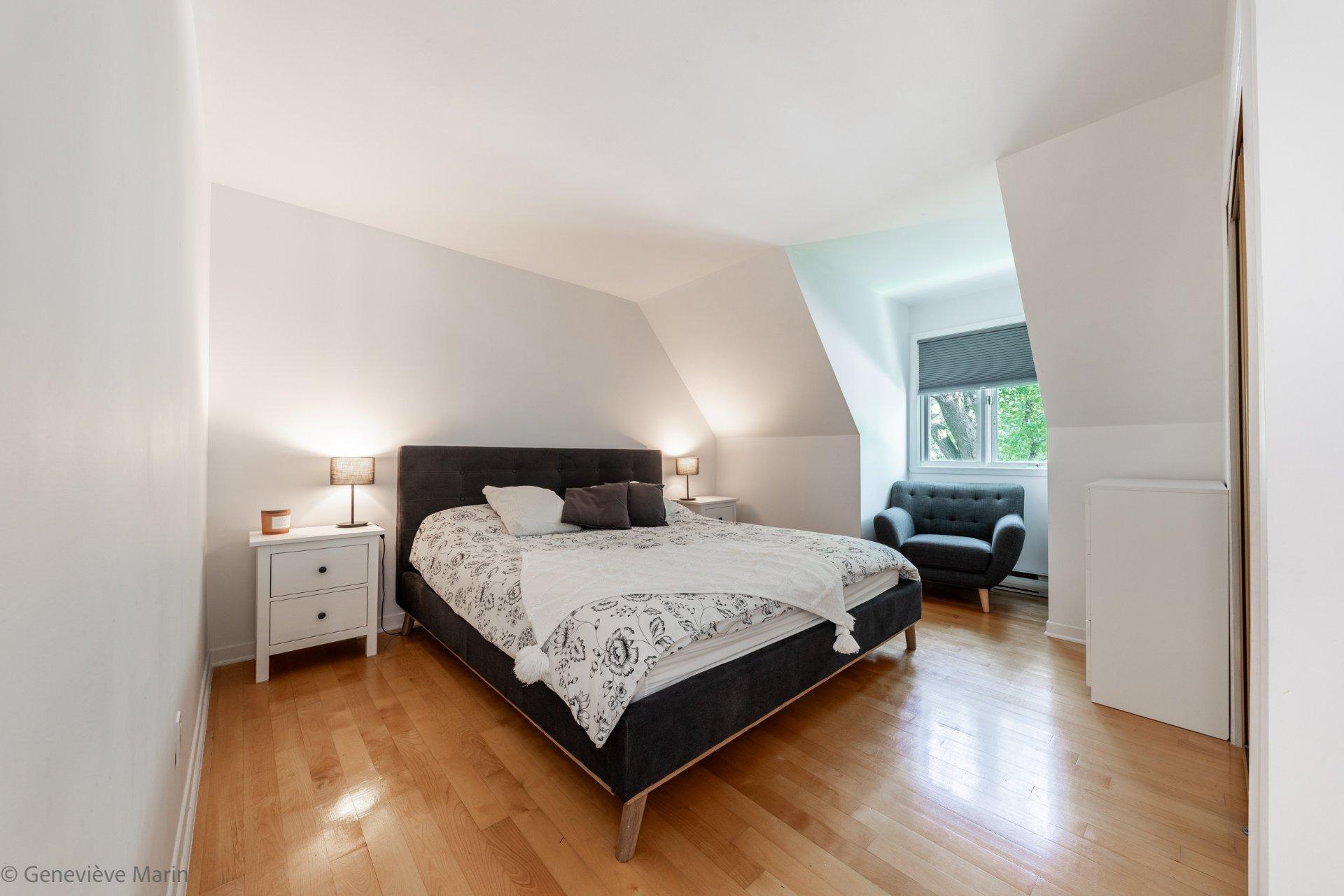 









281


Rue Beaumont E.

,
Saint-Bruno-de-Montarville,




QC
J3V2P8

