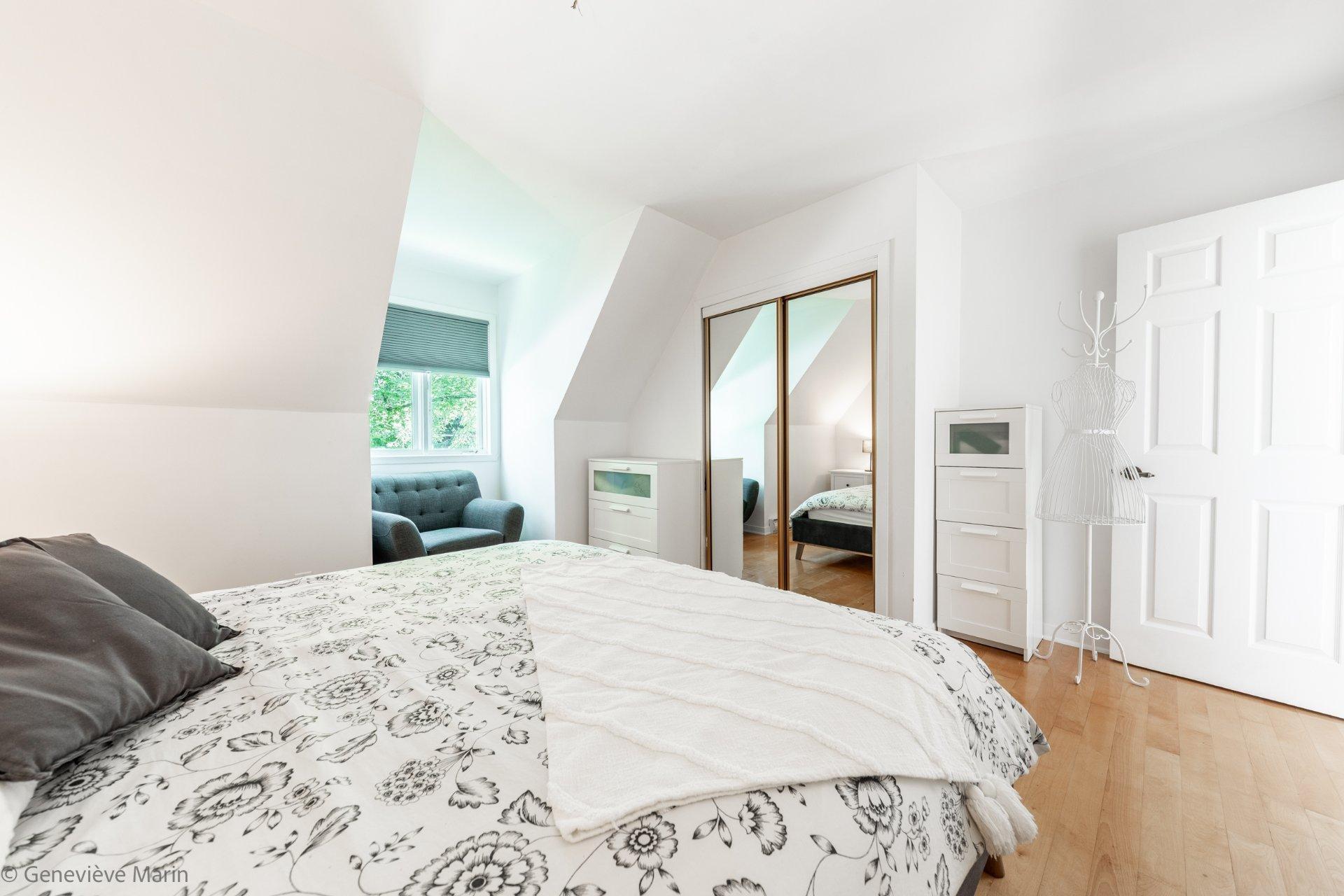 









281


Rue Beaumont E.

,
Saint-Bruno-de-Montarville,




QC
J3V2P8

