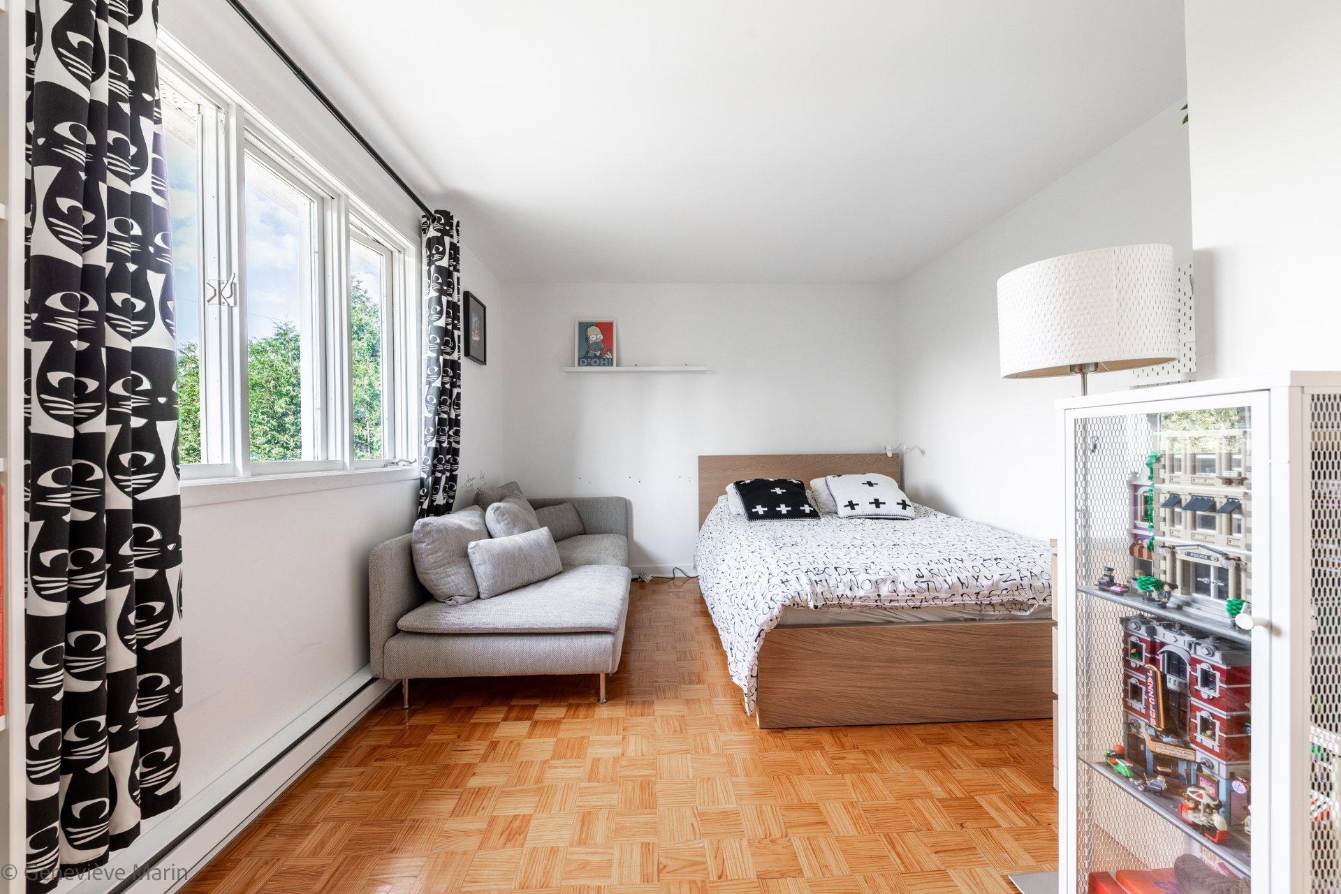 









281


Rue Beaumont E.

,
Saint-Bruno-de-Montarville,




QC
J3V2P8

