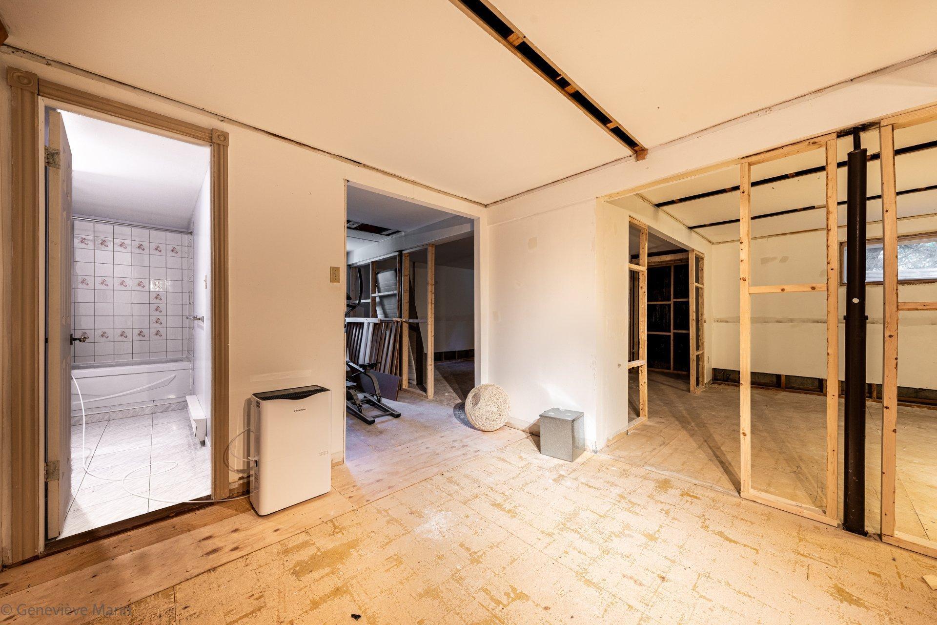 









281


Rue Beaumont E.

,
Saint-Bruno-de-Montarville,




QC
J3V2P8

