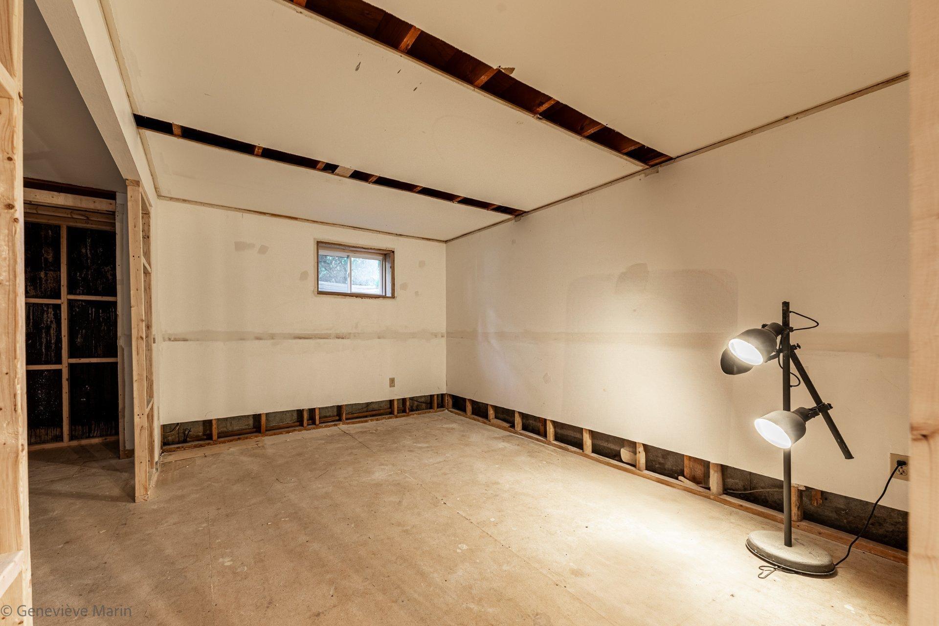 









281


Rue Beaumont E.

,
Saint-Bruno-de-Montarville,




QC
J3V2P8

