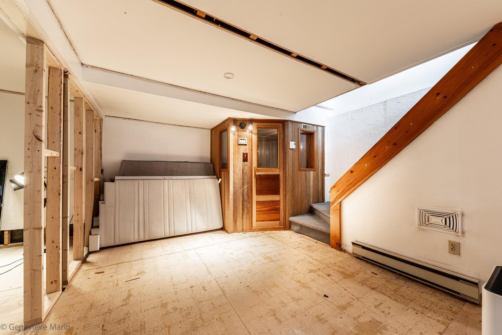 









281


Rue Beaumont E.

,
Saint-Bruno-de-Montarville,




QC
J3V2P8

