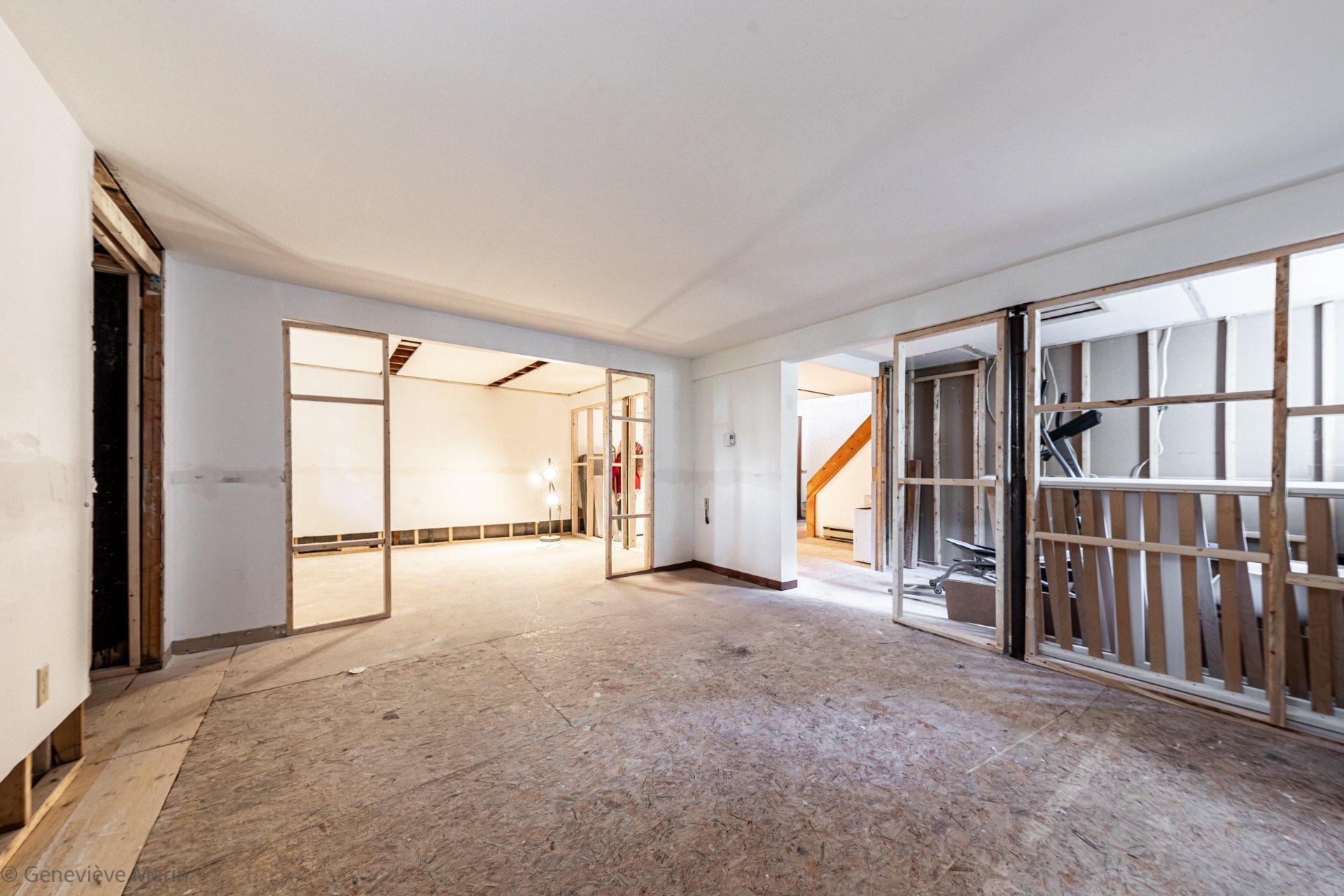 









281


Rue Beaumont E.

,
Saint-Bruno-de-Montarville,




QC
J3V2P8

