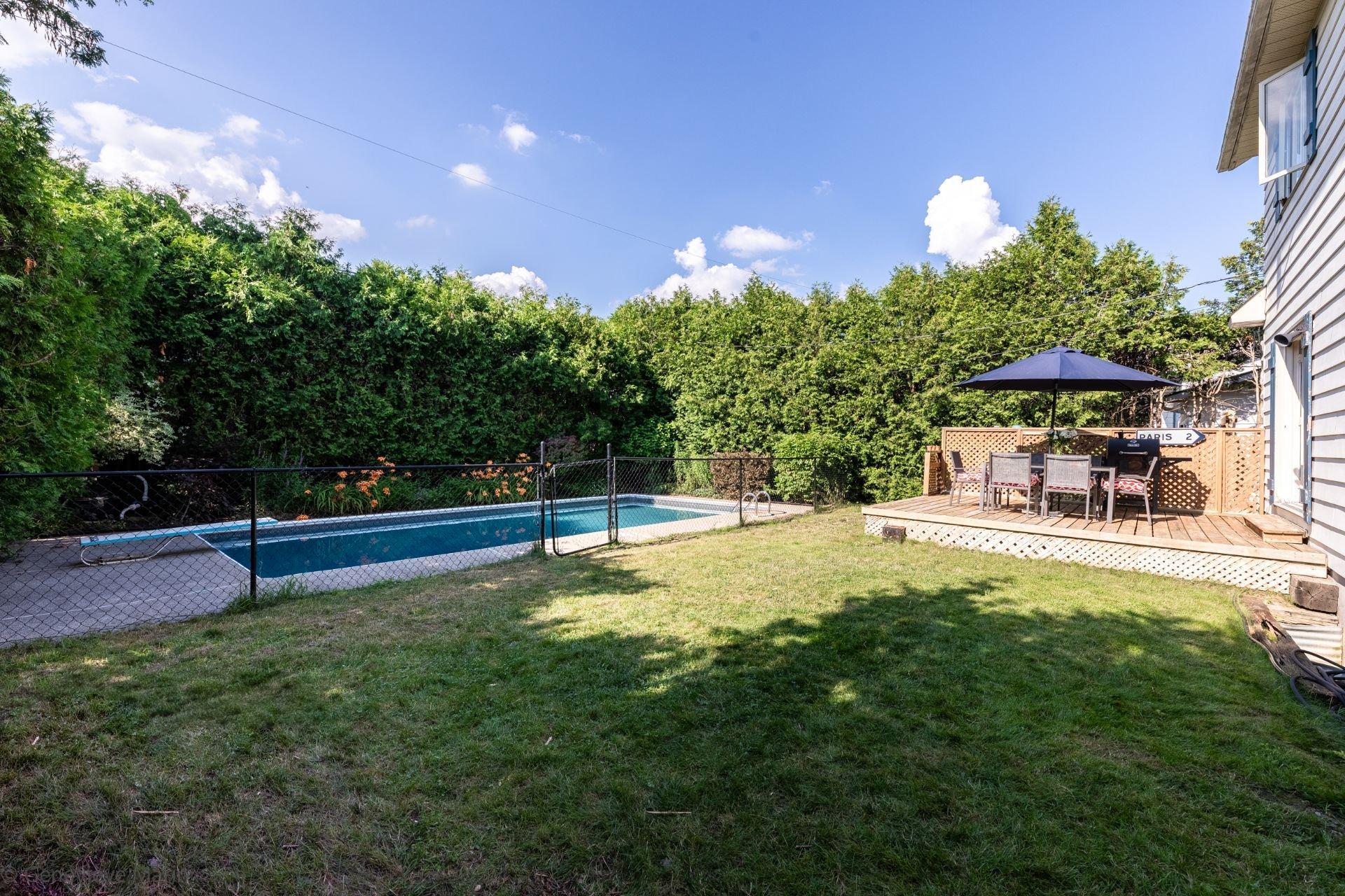 









281


Rue Beaumont E.

,
Saint-Bruno-de-Montarville,




QC
J3V2P8

