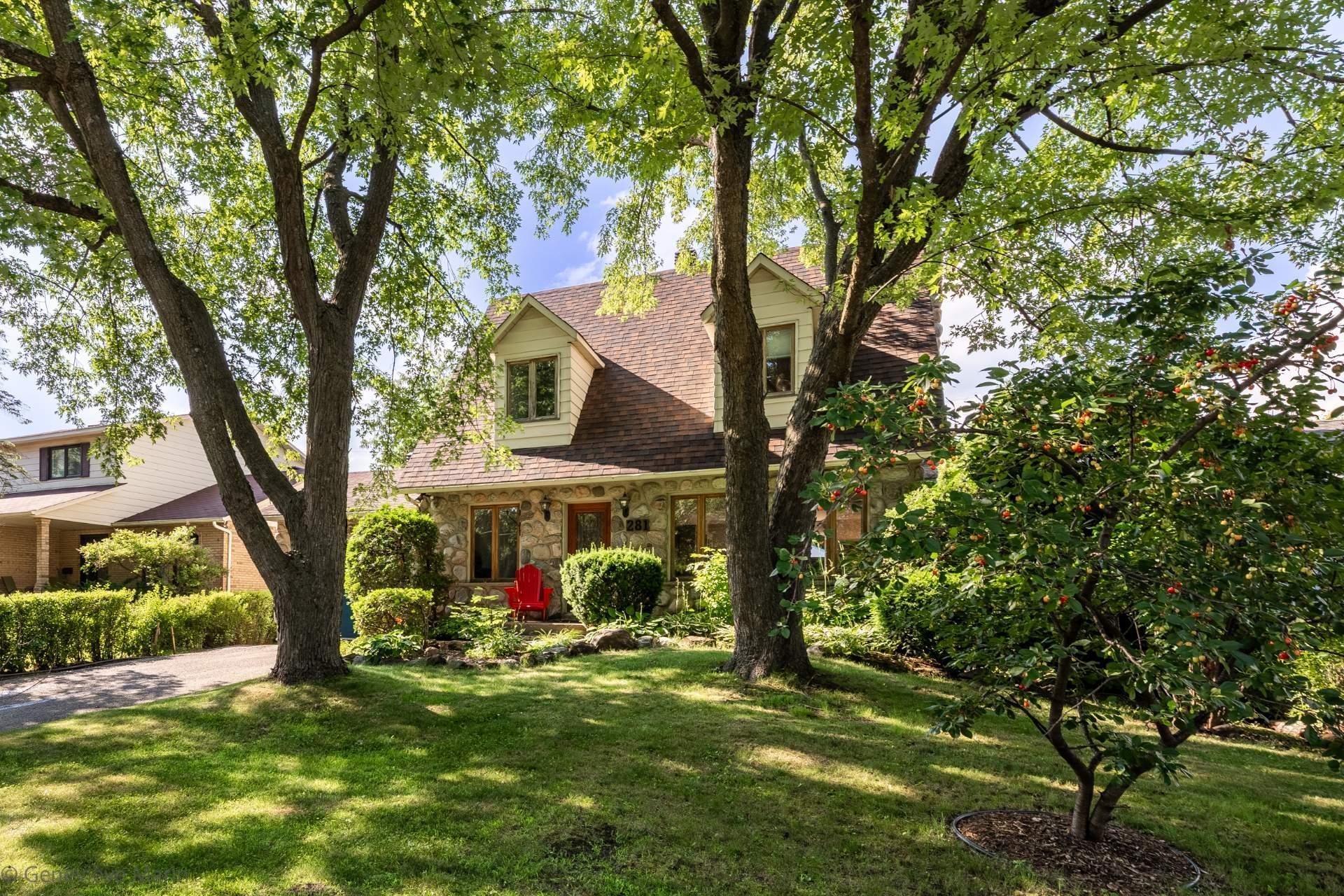 









281


Rue Beaumont E.

,
Saint-Bruno-de-Montarville,




QC
J3V2P8

