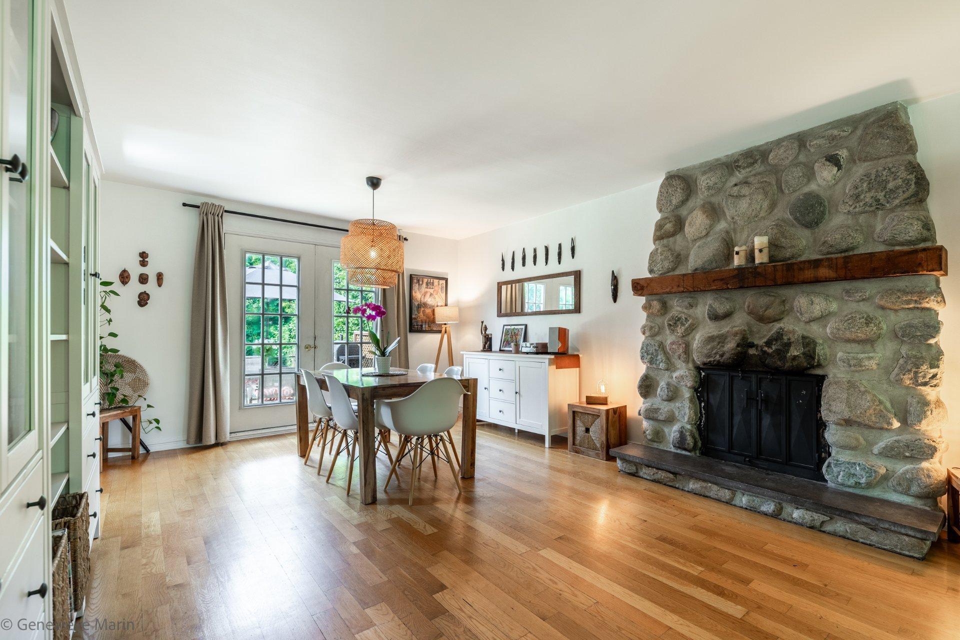 









281


Rue Beaumont E.

,
Saint-Bruno-de-Montarville,




QC
J3V2P8

