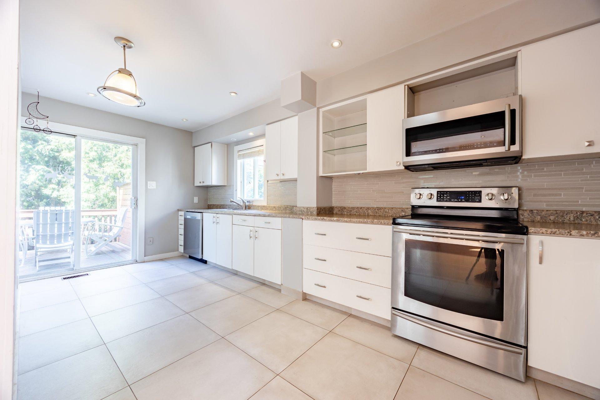 









279


Av. St-Louis

,
Pointe-Claire,




QC
H9R5L3

