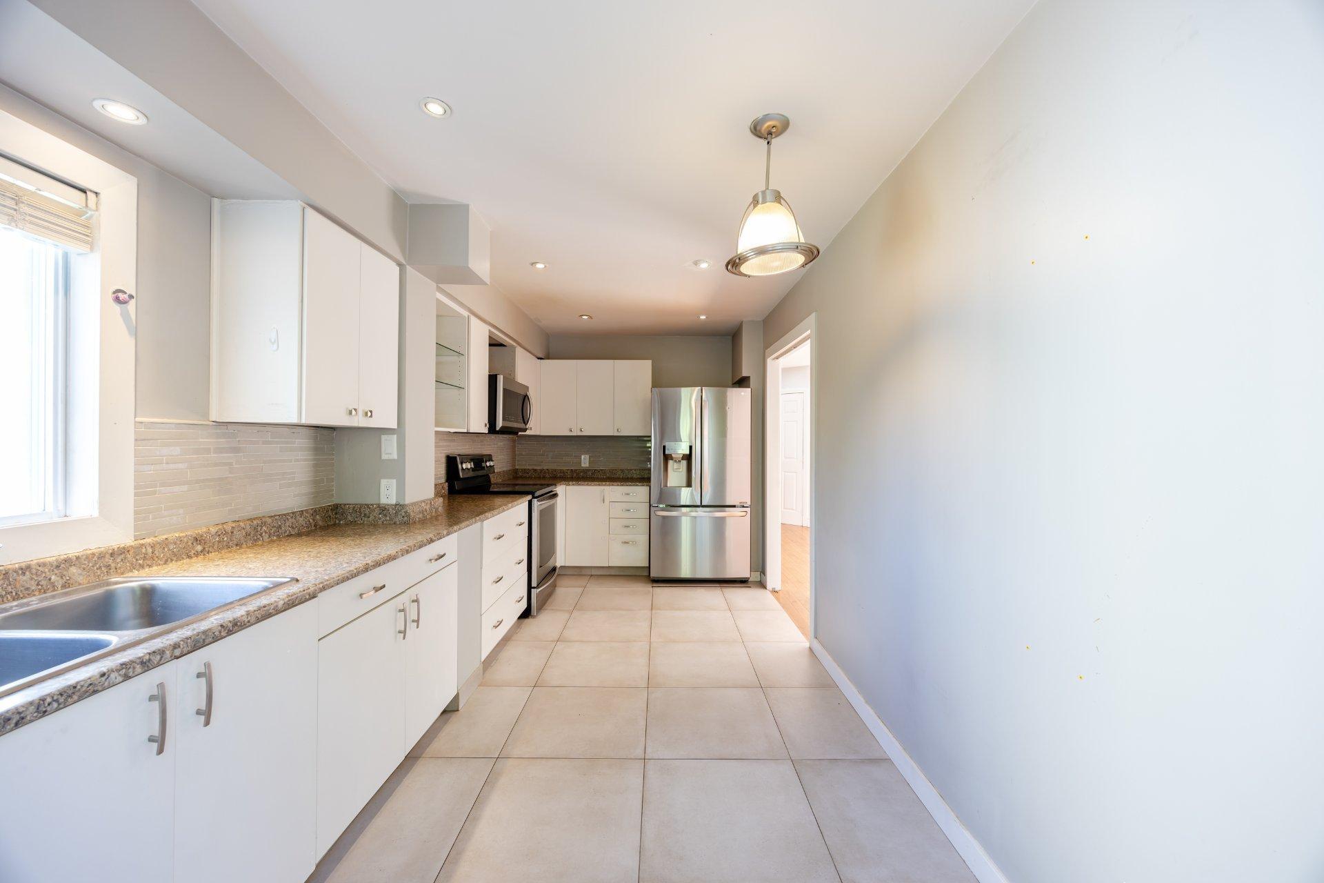 









279


Av. St-Louis

,
Pointe-Claire,




QC
H9R5L3

