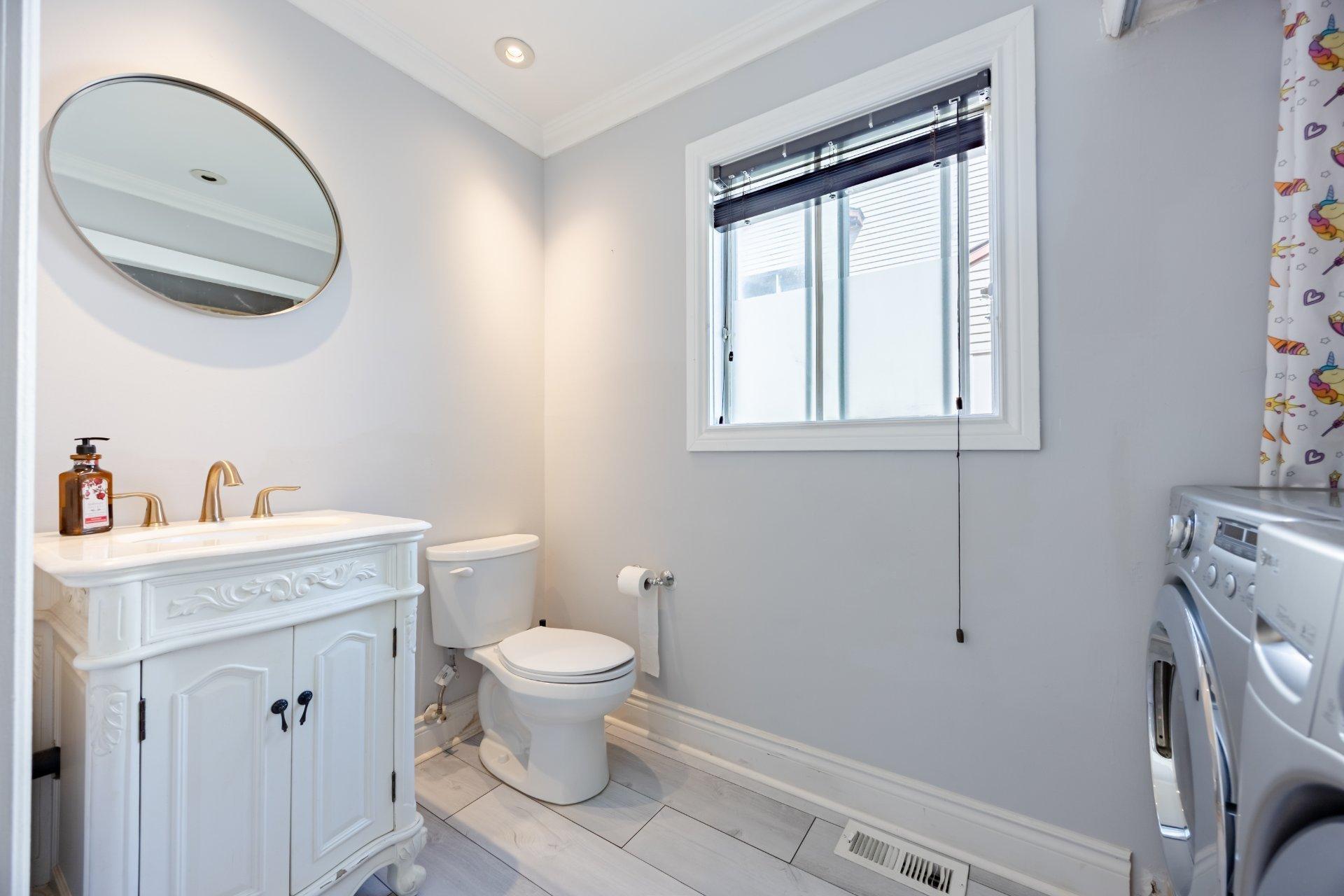 









279


Av. St-Louis

,
Pointe-Claire,




QC
H9R5L3

