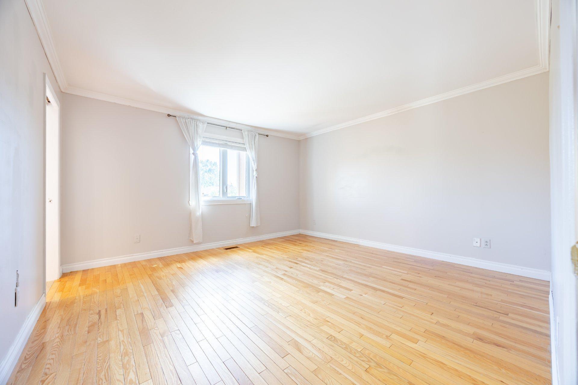 









279


Av. St-Louis

,
Pointe-Claire,




QC
H9R5L3

