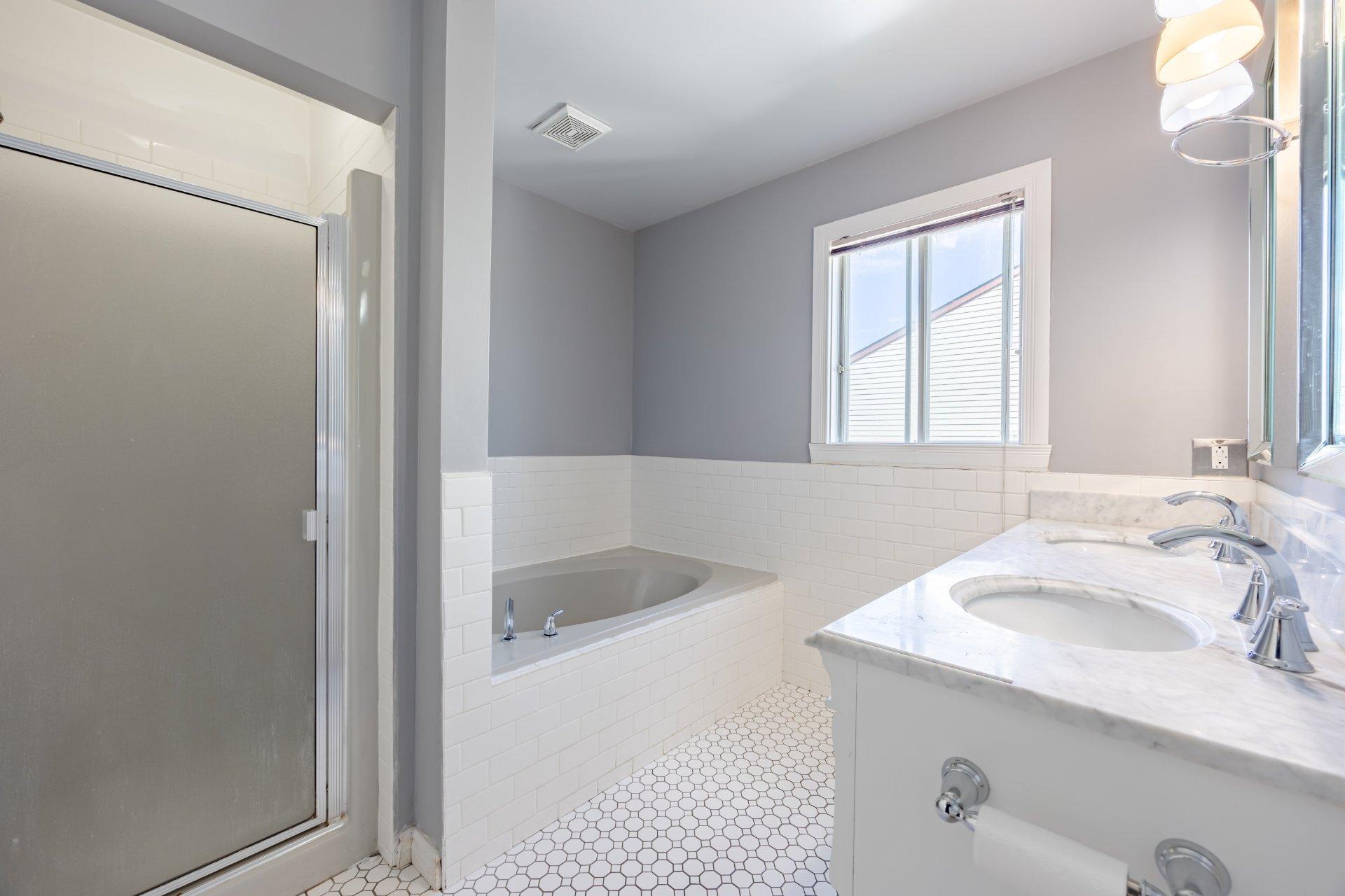 









279


Av. St-Louis

,
Pointe-Claire,




QC
H9R5L3

